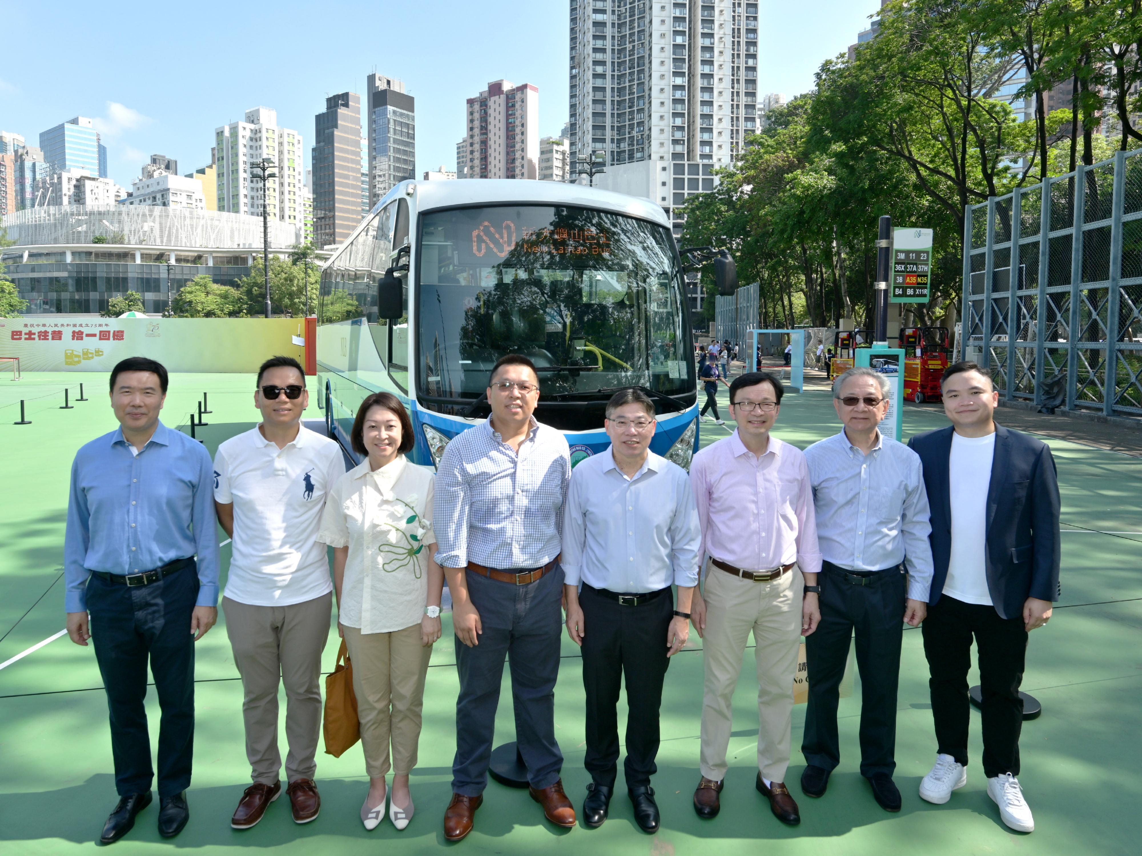 The Secretary for Transport and Logistics, Mr Lam Sai-hung, today (October 19) visited the Bus Exhibition for Celebrating the 75th Anniversary of the Founding of the People's Republic of China organised by the Transport Department. It is one of the highlight events amid National Day celebrations this year. Photo shows Mr Lam (fourth right); the Under Secretary for Transport and Logistics, Mr Liu Chun-san (third right); the Commissioner for Transport, Ms Angela Lee (third left); and guests at the New Lantao Bus exhibition area.