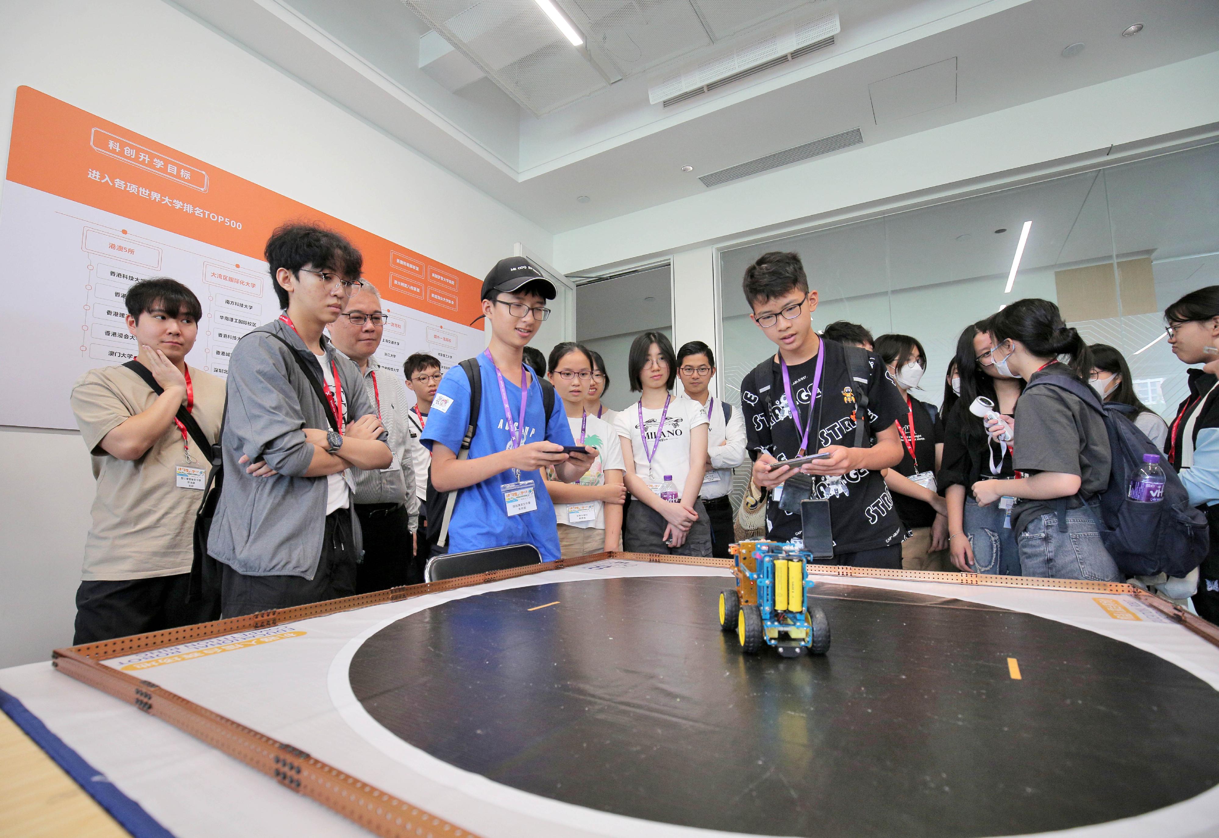 An innovation and technology (I&T) study tour to the Greater Bay Area, organised under the Engineering Opportunities for Wan Chai - Youth Community Facilities Enhancement Programme, visited I&T facilities in Dongguan, Guangdong Province today (October 19). Photo shows the tour group visiting the XbotPark.