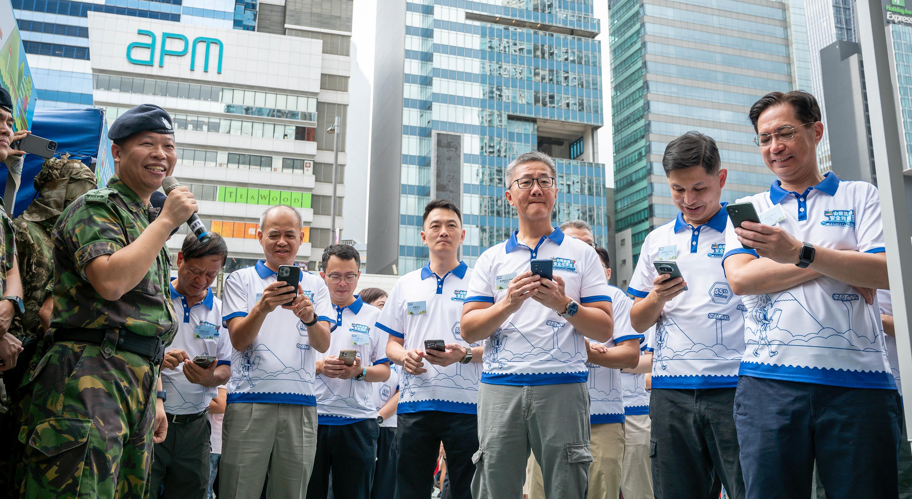 The Civil Aid Service (CAS) held the Mountaineering Safety Promotion Day 2024 and 55th Anniversary of the CAS Mountain Search and Rescue Company with various government departments and mountaineering organisations today (October 20) at the Free Space, Kwun Tong Town Centre. Photo shows the Commissioner of Police, Mr Siu Chak-yee (third right), the Director of Fire Services, Mr Andy Yeung (second right), and other guests visiting an exhibition booth.