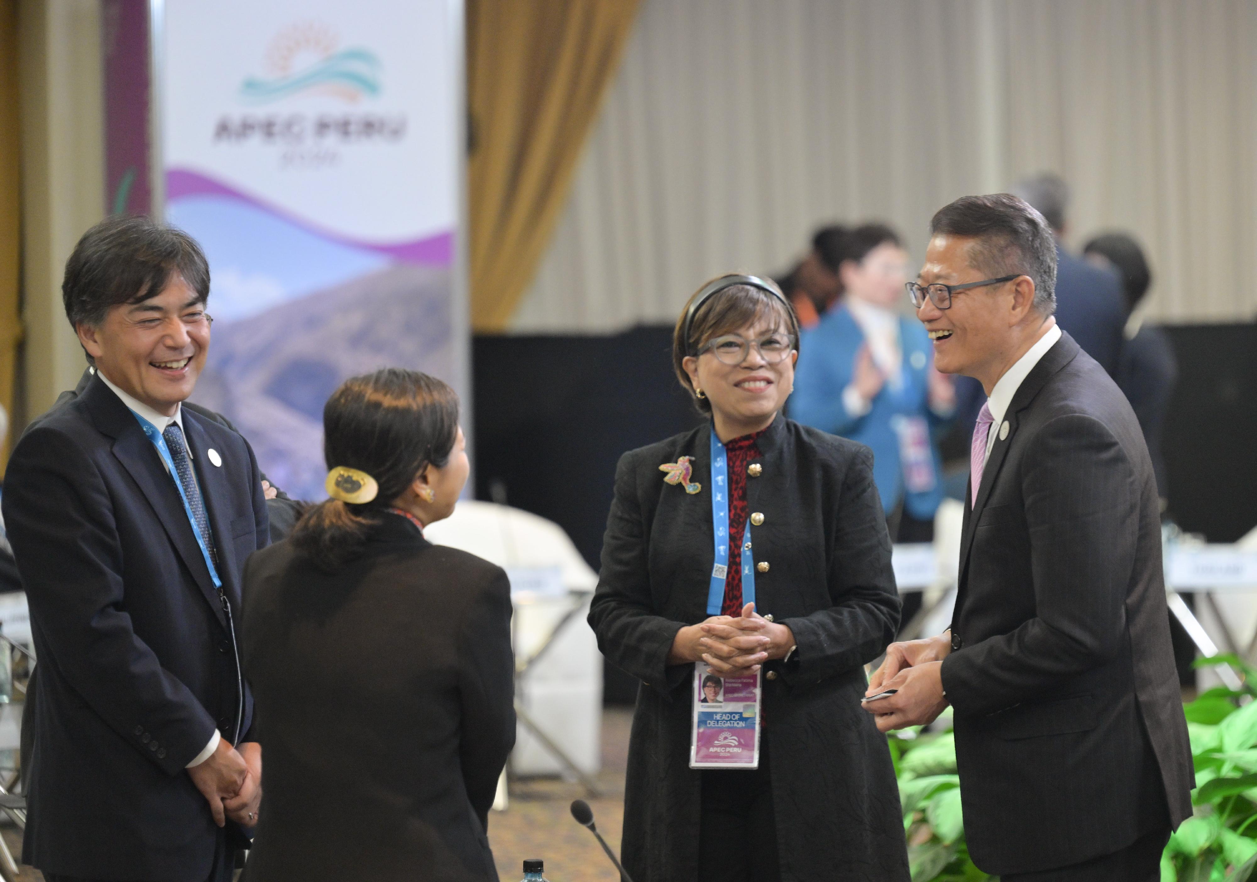 The Financial Secretary, Mr Paul Chan, began his visit to Lima, Peru, yesterday (October 20, Lima time) to attend the Asia-Pacific Economic Cooperation (APEC) Finance Ministers' Meeting (FMM) and related activities. Photo shows Mr Chan (first right) engaging with representatives attending the Finance Ministers' Retreat before the session.