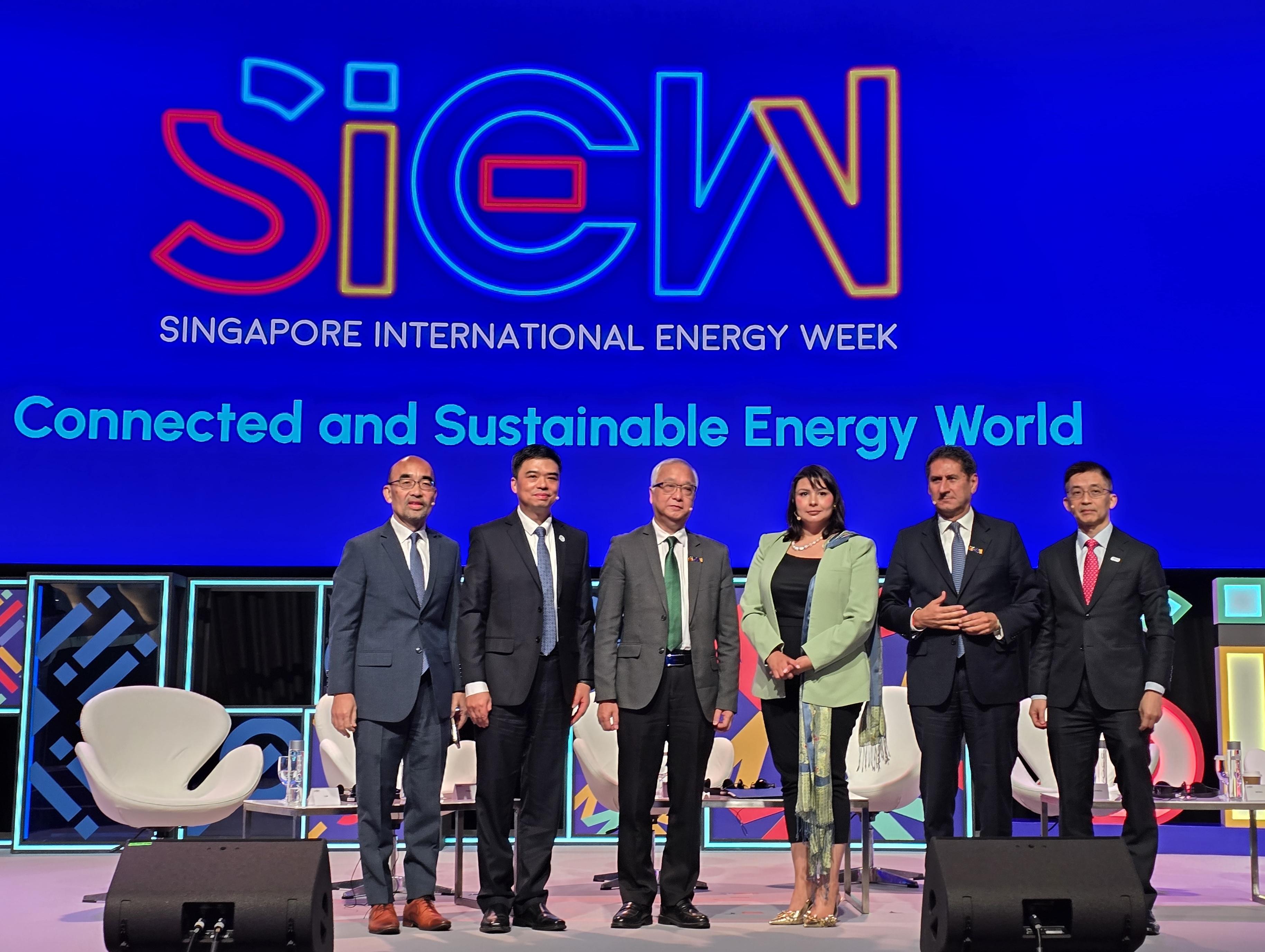 The Secretary for Environment and Ecology, Mr Tse Chin-wan, attended the Singapore International Energy Week today (October 21). He spoke on the topic of Asia's Collaborative Journey to a Sustainable Energy Future, and engaged in in-depth discussions and exchanges with other participants. Photo shows Mr Tse (third left) with other participants of the discussion session.