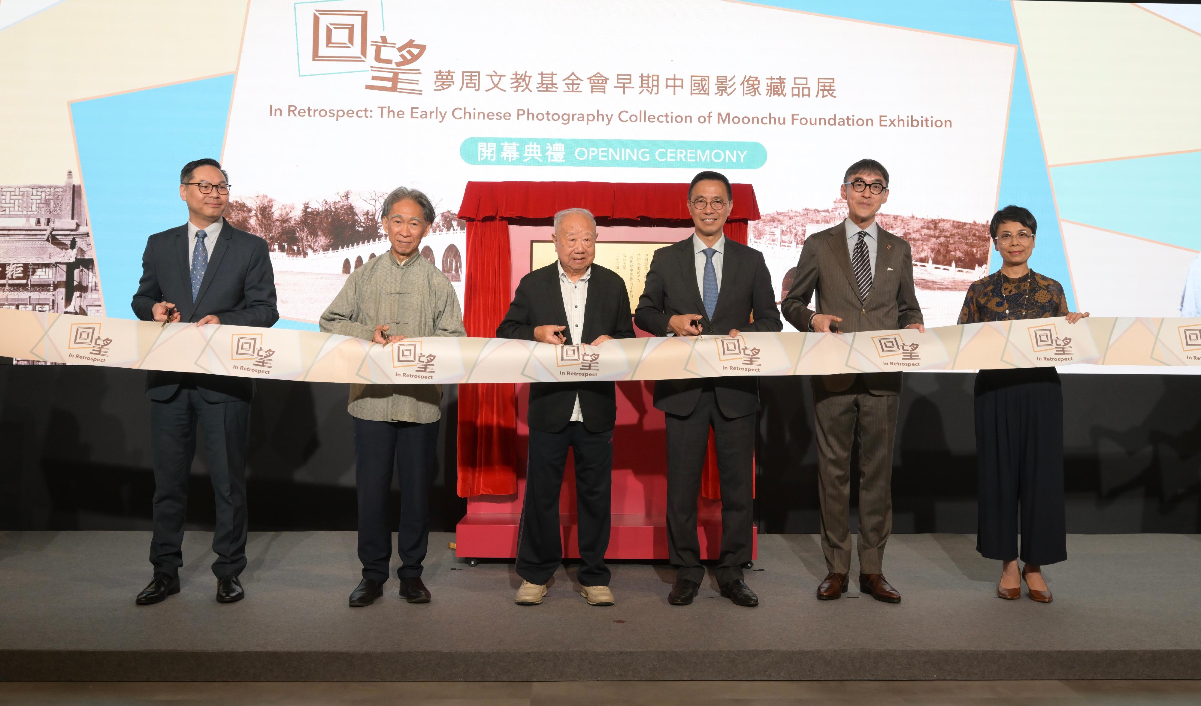 The ceremony of the Moonchu Collection donation, gallery naming and opening of the "In Retrospect: The Early Chinese Photography Collection of Moonchu Foundation" exhibition was held today (October 22) at the Hong Kong Museum of History (HKMH). Photo shows (from left) the Museum Director of the HKMH, Mr Terence Cheung; representatives from the Moonchu Foundation, Mr Chang Tsong-zung and Mr Chang Chi-wei; the Secretary for Culture, Sports and Tourism, Mr Kevin Yeung; the Chairman of the Museum Advisory Committee, Professor Douglas So; and the Acting Director of Leisure and Cultural Services, Miss Eve Tam, officiating at the opening ceremony of the exhibition.