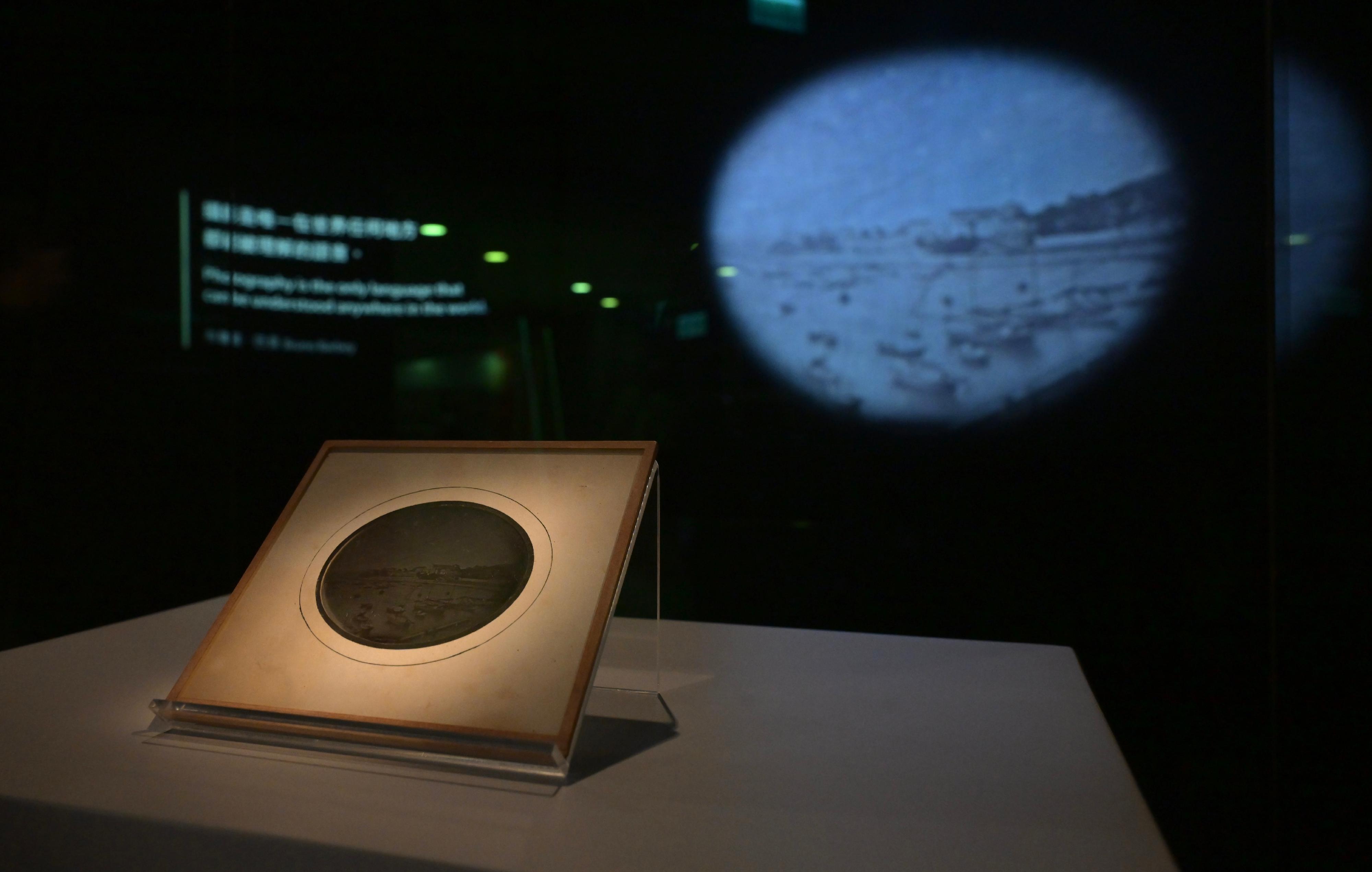 The ceremony of the Moonchu Collection donation, gallery naming and opening of the "In Retrospect: The Early Chinese Photography Collection of Moonchu Foundation" exhibition was held today (October 22) at the Hong Kong Museum of History. Photo shows an image of Praia Grande Bay, Macao, which was taken 180 years ago and is one of the earliest photographs of China in existence today.