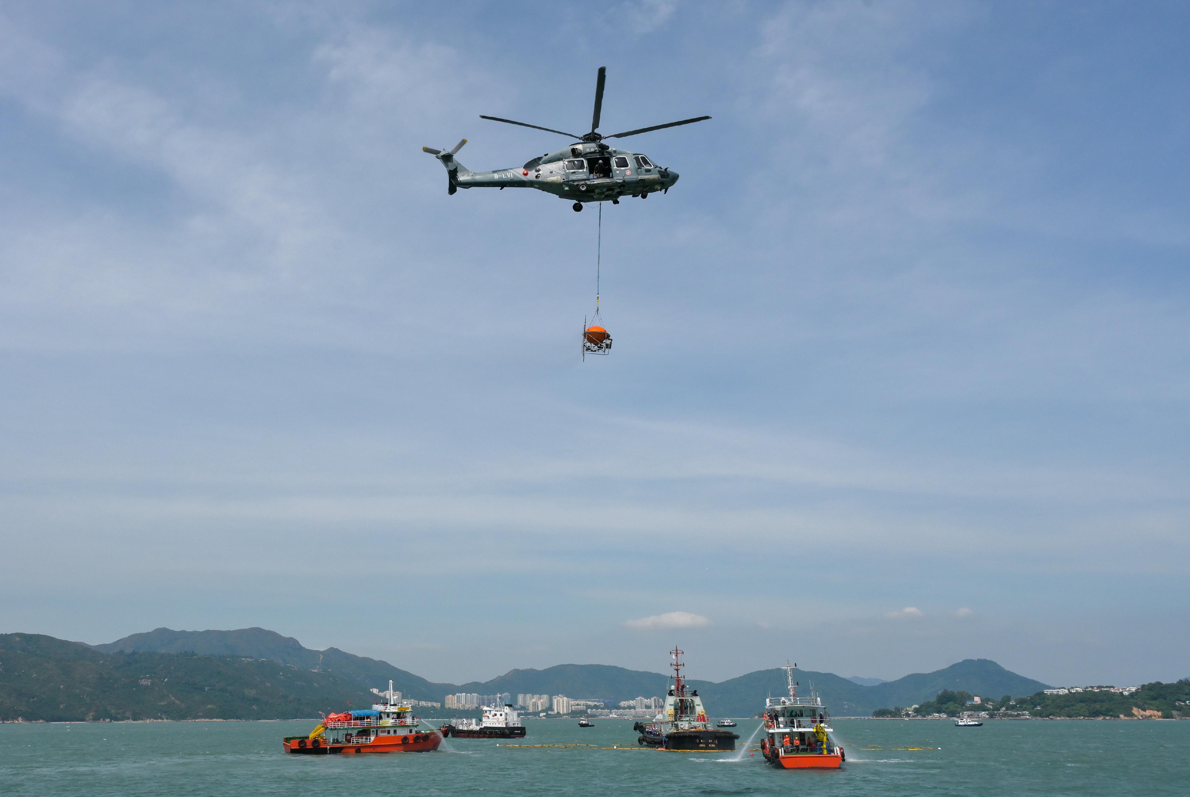 The annual marine pollution joint response exercises, code-named Oilex 2024 and Maritime Hazardous and Noxious Substances (HNS) 2024, were conducted by various government departments this morning (October 23) in the waters off Sunshine Island to test their marine pollution responses in the event of a spillage of oil and HNS in Hong Kong waters. Photo shows an oil spill response team cleaning up spilled oil on the sea surface. The Government Flying Service and other response groups also performed tasks at the scene.