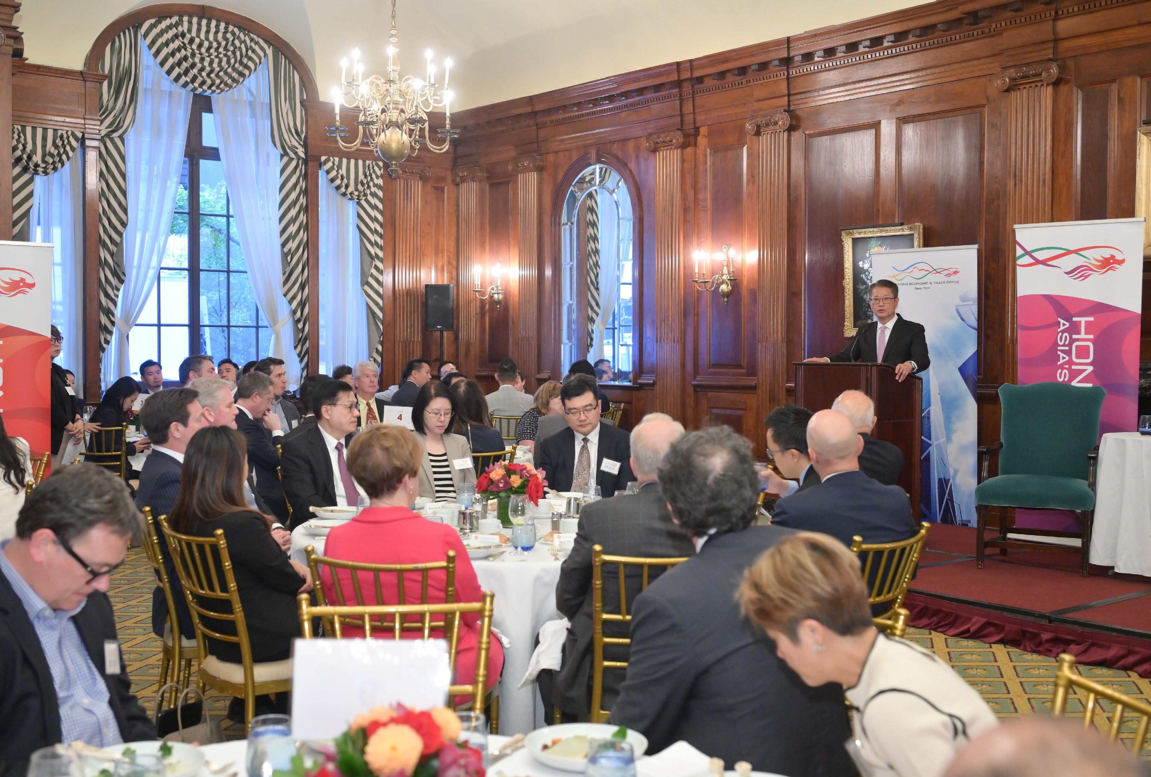 The Financial Secretary, Mr Paul Chan, continued his visit in New York, the United States, yesterday (October 23, New York time). Photo shows Mr Chan attending a luncheon co-hosted by the Hong Kong Economic and Trade Office in New York and the Hong Kong Association of New York, where he delivered a keynote speech.
