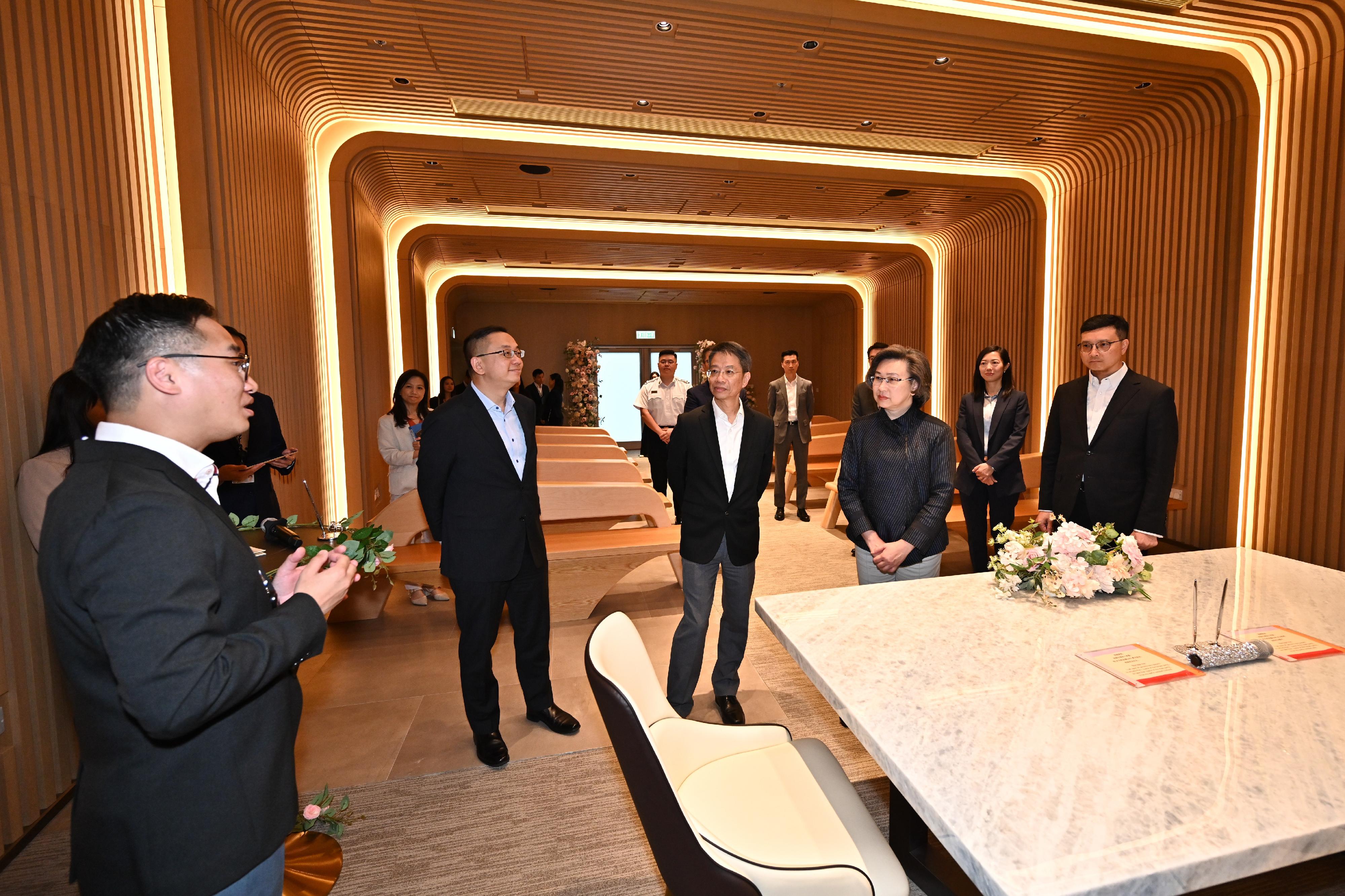 The Secretary for the Civil Service, Mrs Ingrid Yeung, visited the new headquarters of the Immigration Department in Tseung Kwan O today (October 24). Photo shows Mrs Yeung (front row, second right) visiting the Tseung Kwan O Marriage Registry at the headquarters. Looking on are the Permanent Secretary for the Civil Service, Mr Clement Leung (front row, centre), and the Director of Immigration, Mr Benson Kwok (front row, second left).