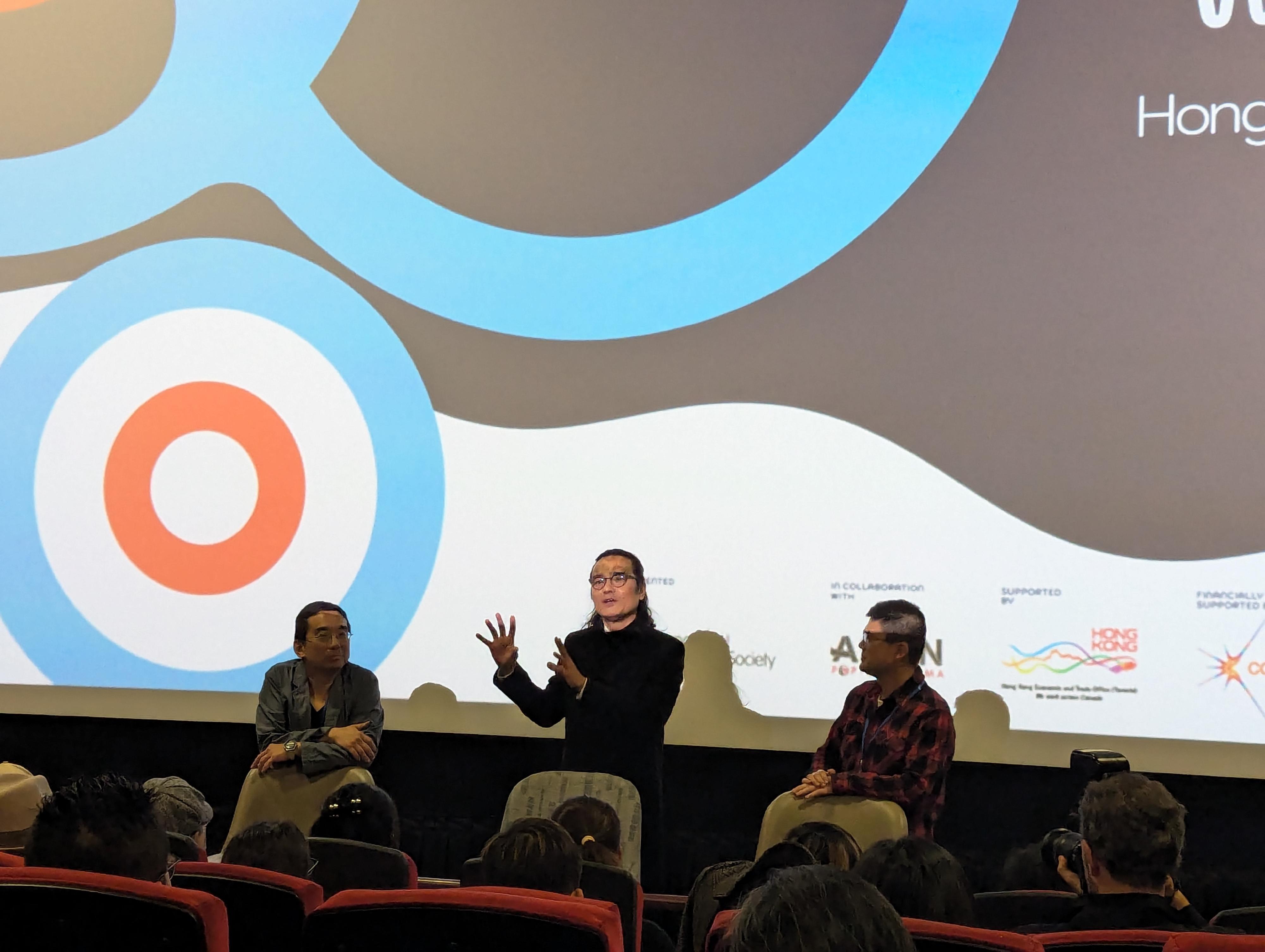 ​Supported by the Hong Kong Economic and Trade Office (Toronto), the "Making Waves - Navigators of Hong Kong Cinema" film festival held in Montreal, Canada, showcased a selection of six Hong Kong films with live questions and answers (Q&A) sessions with creative talent from Hong Kong. Photo shows actor Gordon Lam (middle) interacting with the audience at a Q&A session after the screening of "Rob N Roll".