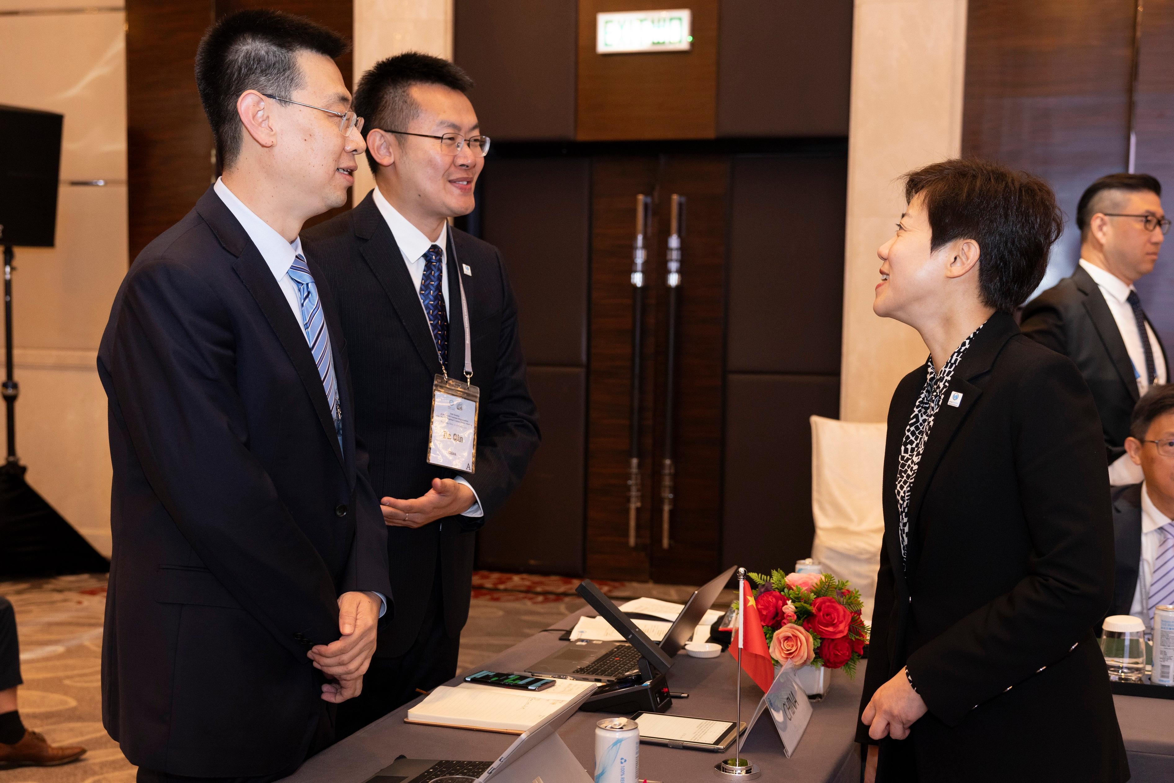 The 34th World Customs Organization Asia/Pacific Regional Contact Points Meeting held by Hong Kong Customs concluded today (October 25). Photo shows the Commissioner of Customs and Excise, Ms Louise Ho (right), mingling with participants of the meeting.