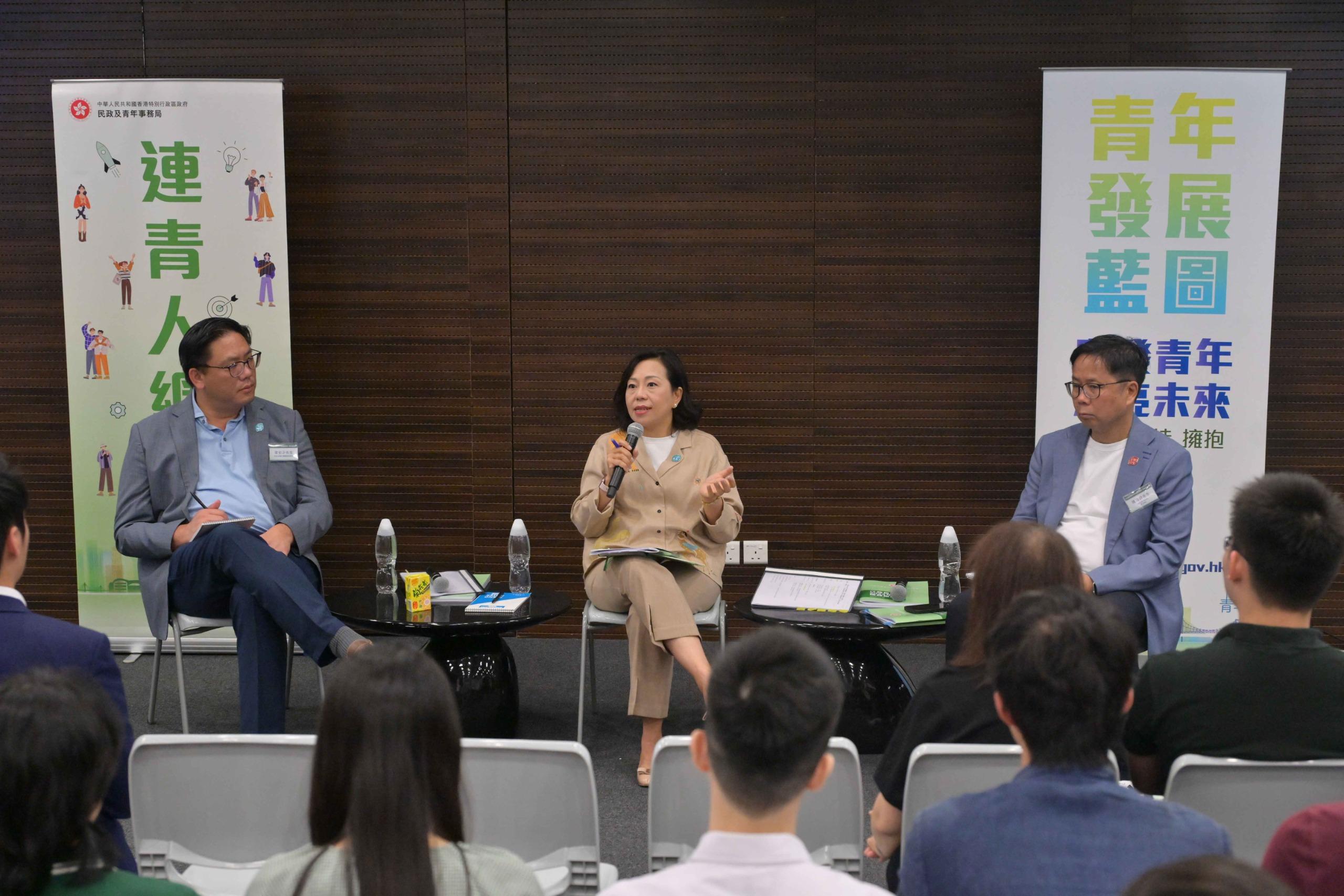 The Secretary for Home and Youth Affairs, Miss Alice Mak (centre); the Under Secretary for Home and Youth Affairs, Mr Clarence Leung (left), and the Commissioner for Youth, Mr Eric Chan (right), attended the Youth Dialogue on "The Chief Executive's 2024 Policy Address" organised for members of Youth Link today (October 26). Photo shows Miss Mak (centre) speaking at the event.
