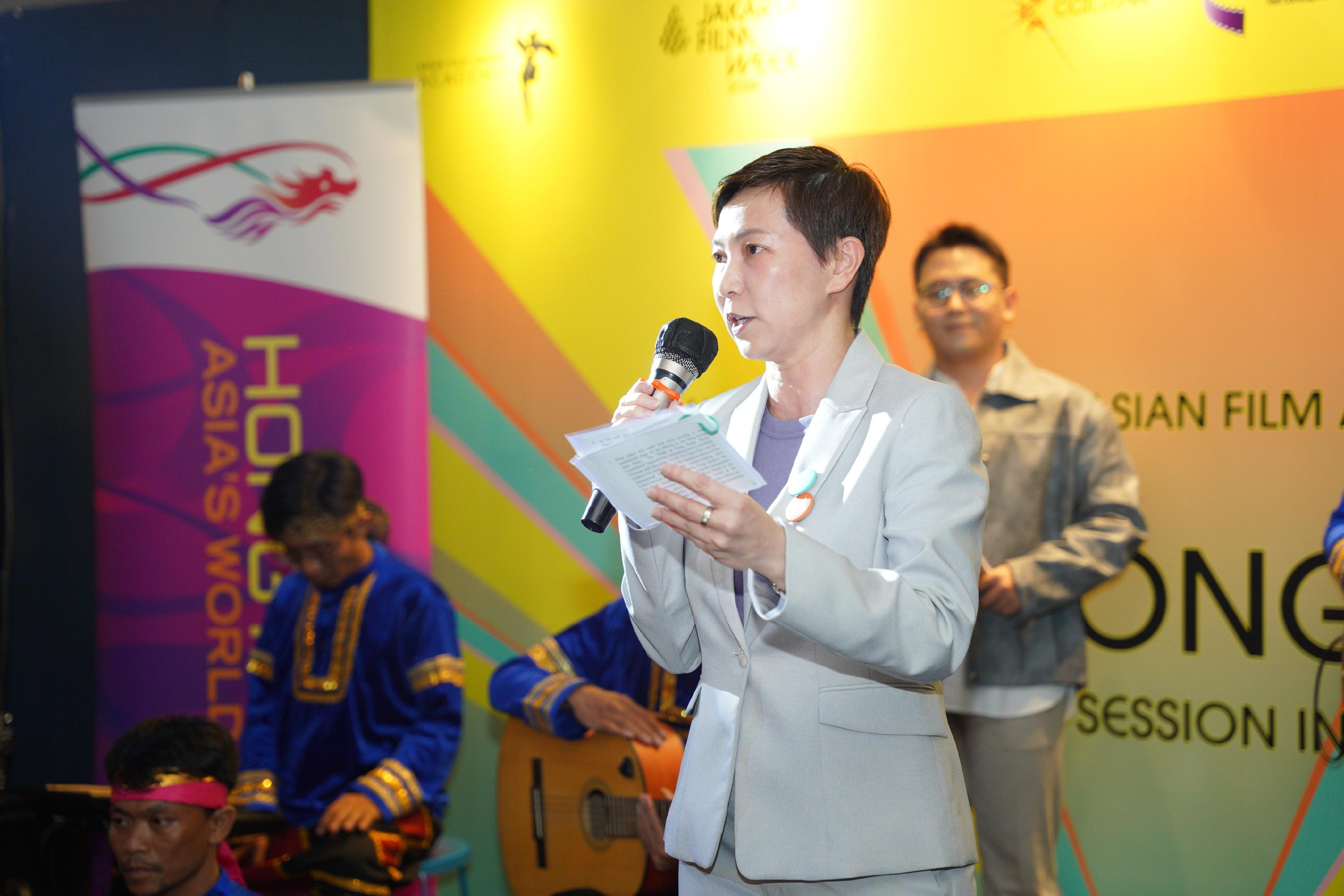 The Director-General of the Hong Kong Economic and Trade Office in Jakarta, Miss Libera Cheng, delivered an opening remarks at the “Hong Kong Night” of the Jakarta Film Week in Jakarta, Indonesia today (October 26).