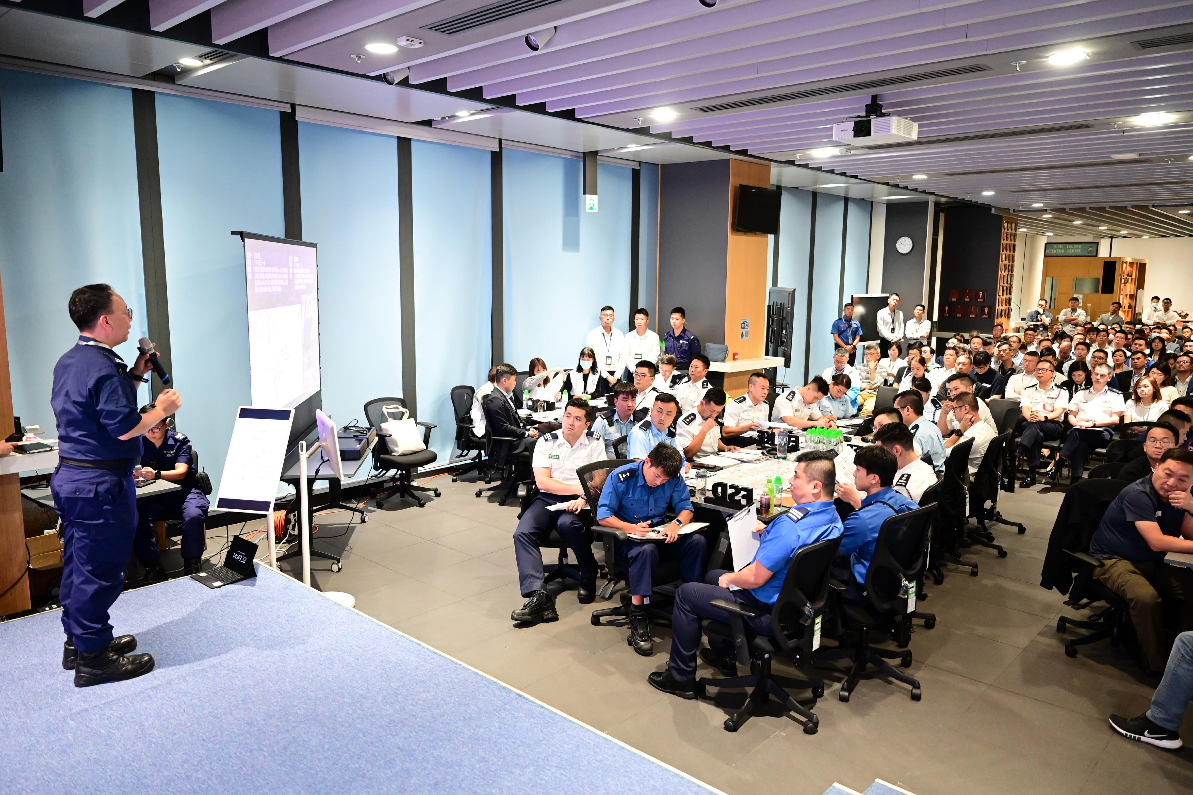 The Kowloon East Region of the Hong Kong Police Force held the first inter-departmental tabletop exercise for the Kai Tak Sports Park at the Kowloon East Regional Headquarters yesterday (October 25). Photo shows the Superintendent of National Games Special Duties Team of Operations Kowloon East, Mr Chan Wah-kong, presenting a briefing on the exercise.