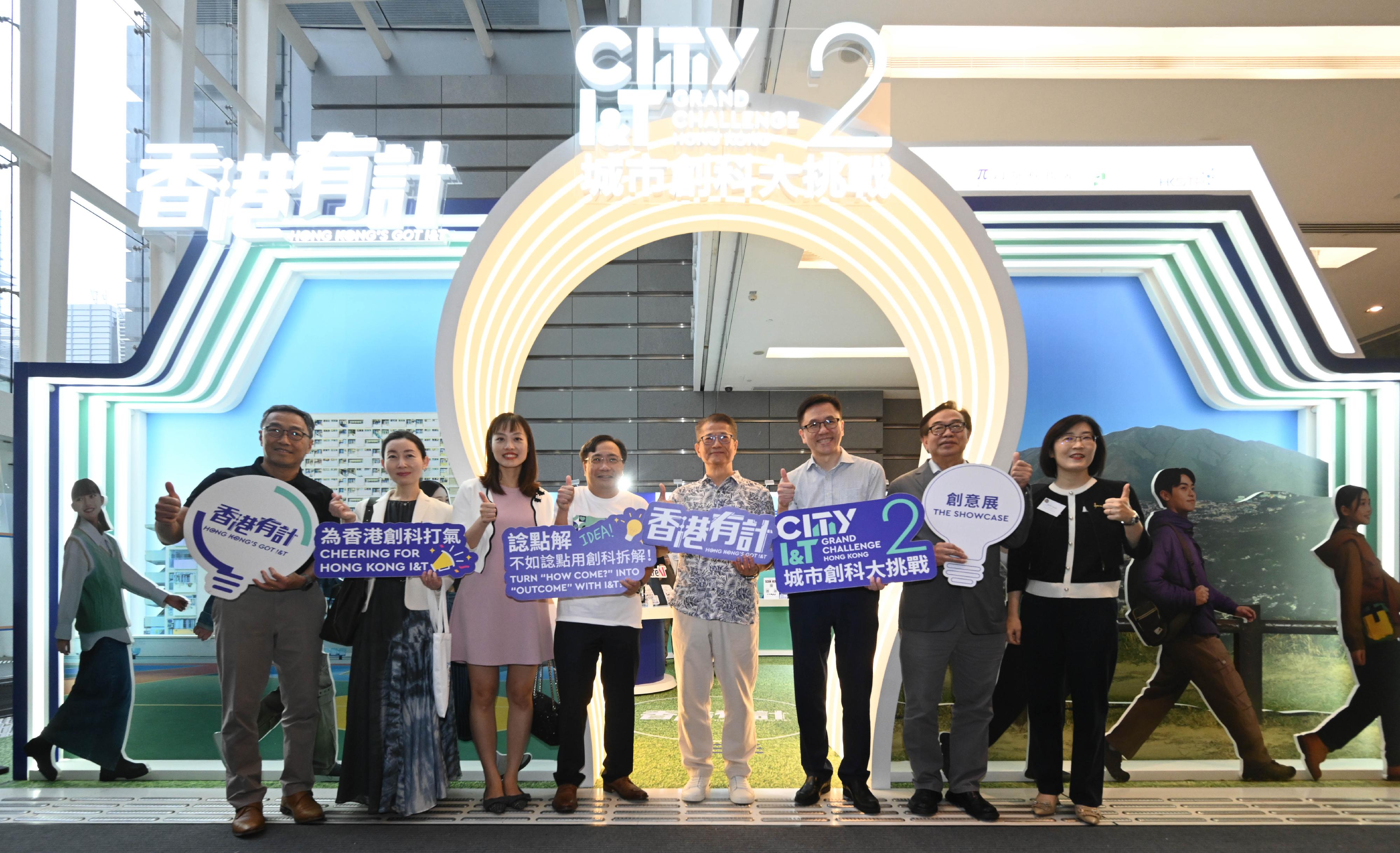 The Financial Secretary, Mr Paul Chan, attended the opening ceremony of InnoCarnival 2024 today (October 26). Photo shows (from third left) the Under Secretary for Innovation, Technology and Industry, Ms Lillian Cheong; the Commissioner for Innovation and Technology, Mr Ivan Lee; Mr Chan; the Secretary for Innovation, Technology and Industry, Professor Sun Dong, and other guests after visiting an exhibition booth showcasing prototypes of winning innovation and technology (I&T) solutions of the second City I&T Grand Challenge. 
