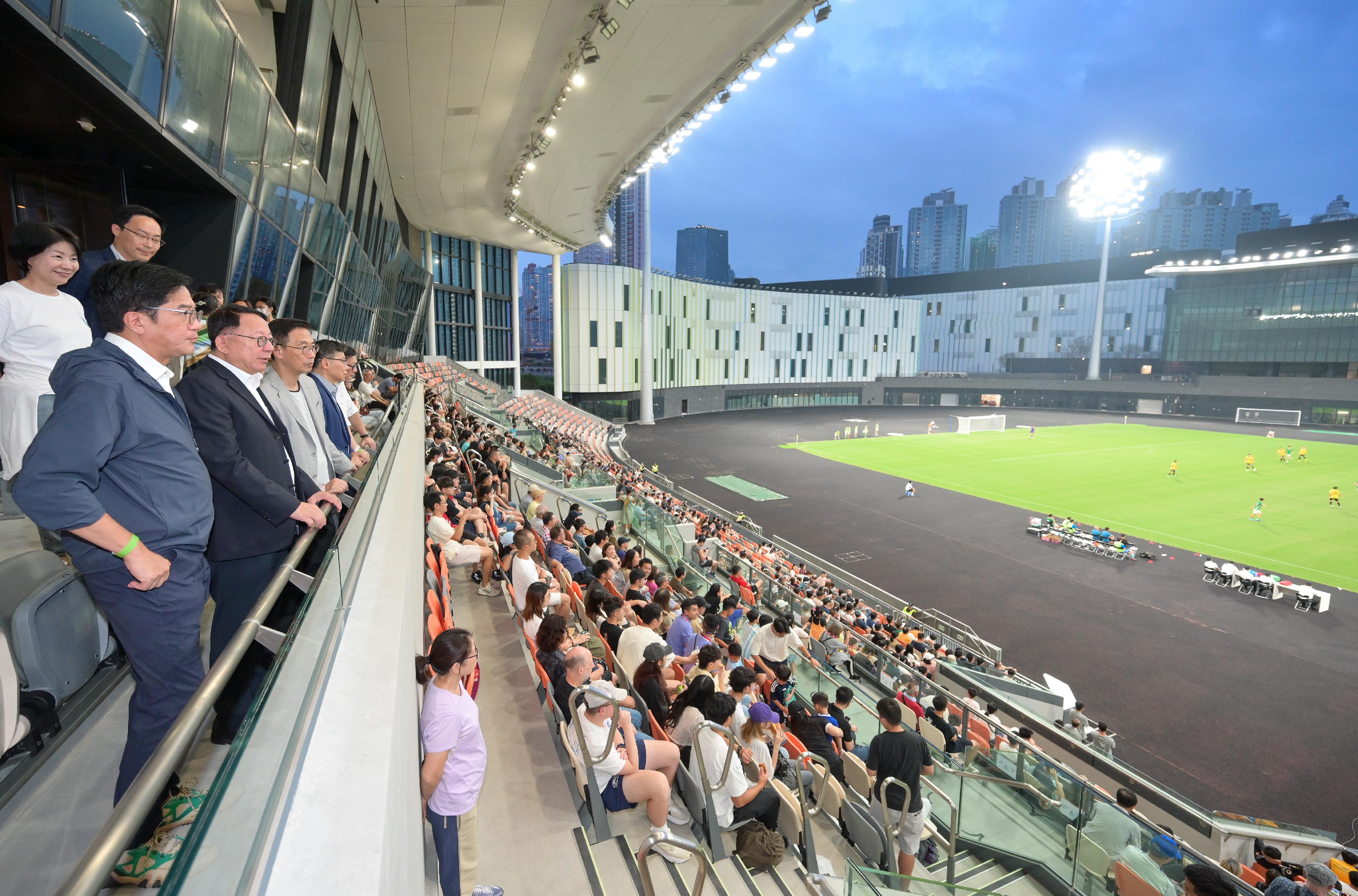 The Chief Secretary for Administration, Mr Chan Kwok-ki (first row, second left), attended the first test event of the Kai Tak Sports Park to watch a local football match today (October 27). Looking on are the Deputy Financial Secretary, Mr Michael Wong (first row, first left); the Secretary for Culture, Sports and Tourism, Mr Kevin Yeung (first row, third left); the Secretary for Security, Mr Tang Ping-keung (first row, fifth left); and the Secretary for Transport and Logistics, Mr Lam Sai-hung (first row, fourth left). 