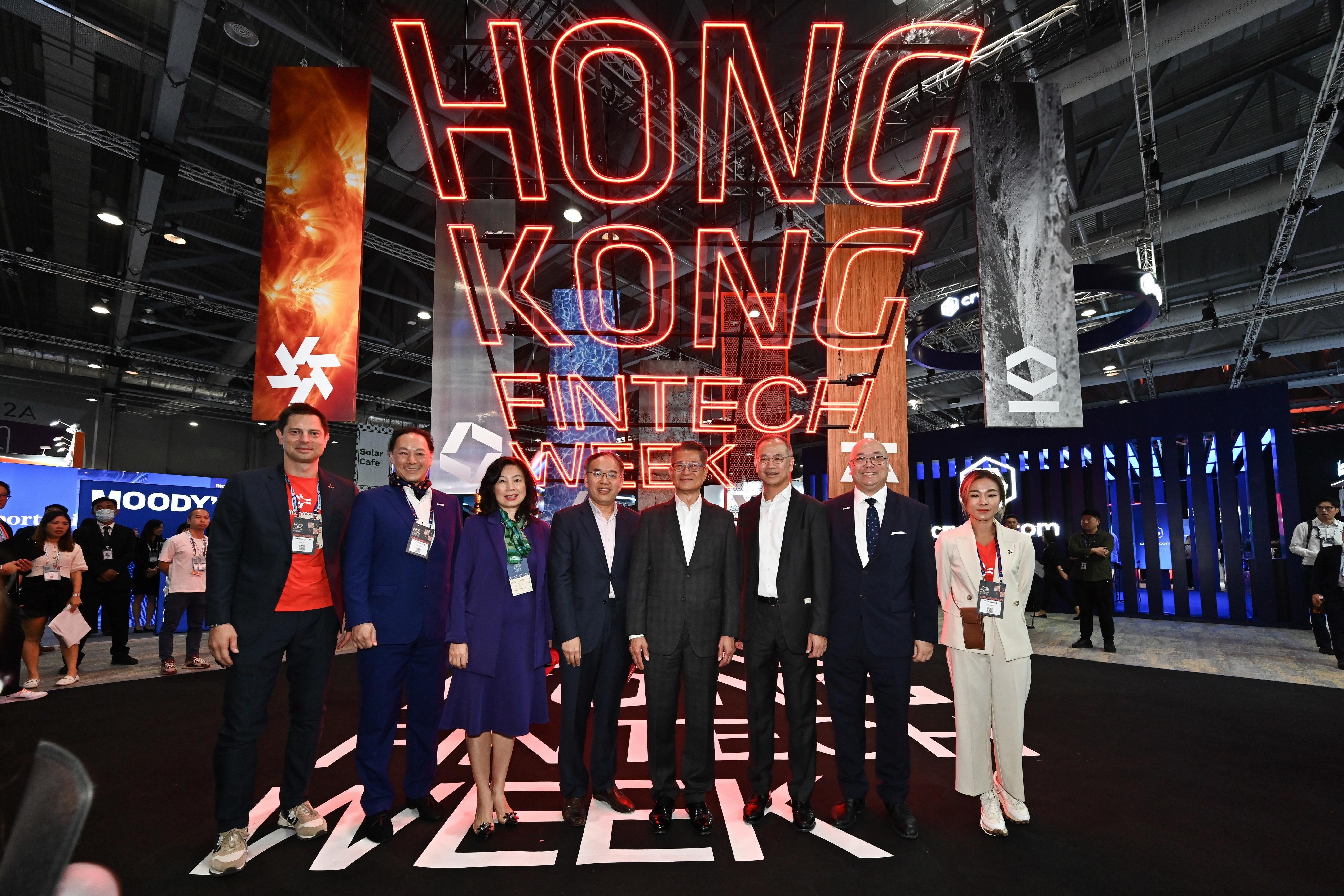 The Financial Secretary, Mr Paul Chan, attended Hong Kong FinTech Week 2024 today (October 28). Photo shows Mr Chan (fourth right); the Secretary for Financial Services and the Treasury, Mr Christopher Hui (fourth left); and the Permanent Secretary for Financial Services and the Treasury (Financial Services), Ms Salina Yan (third left), with other guests at the event.