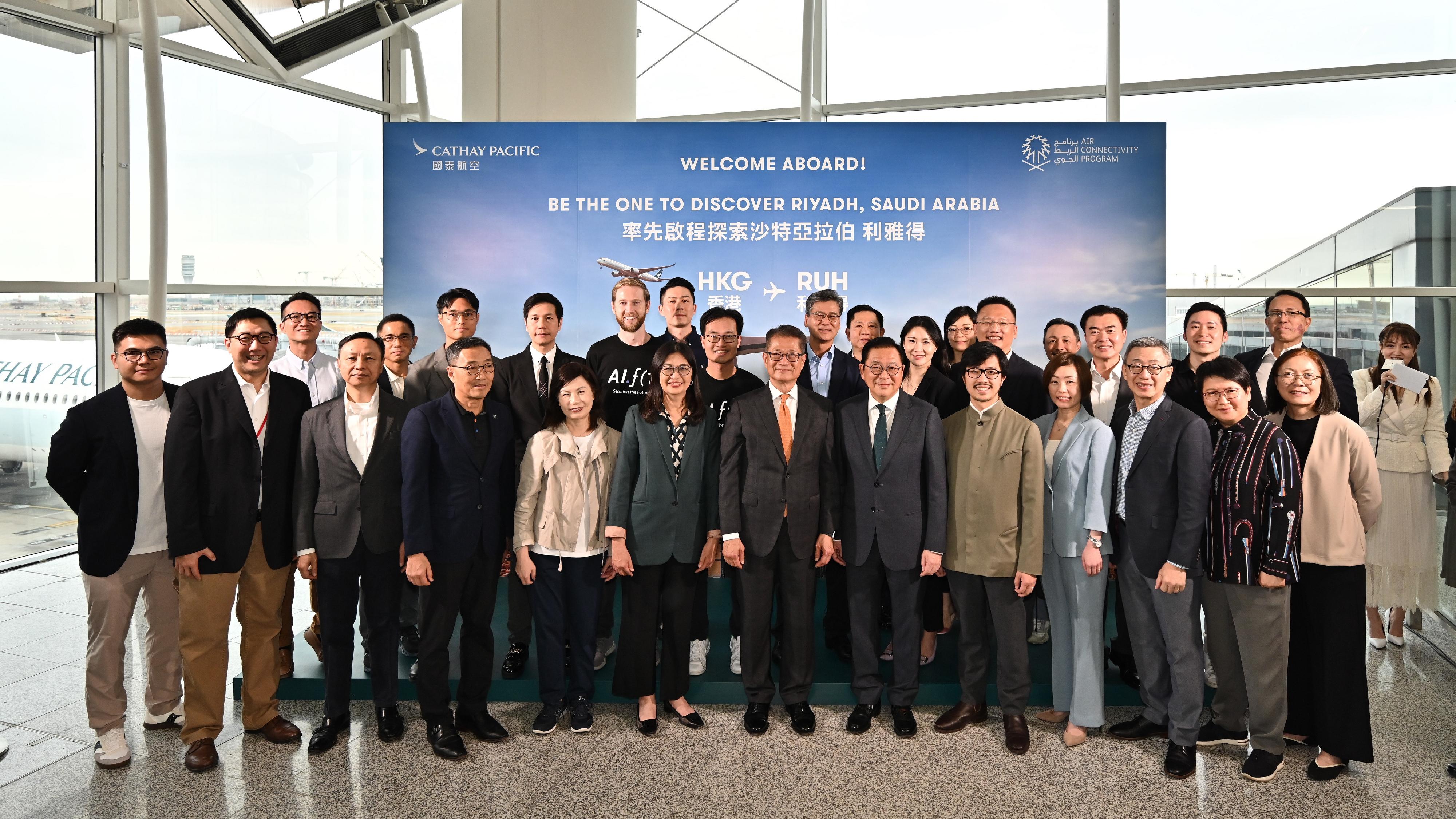 The Financial Secretary, Mr Paul Chan, attended the Cathay Pacific Hong Kong-Riyadh Route Launch Ceremony today (October 28). Photo shows Mr Chan (front row, centre) with delegation members from the financial and innovation and technology sectors visting Riyadh, Saudi Arabia.