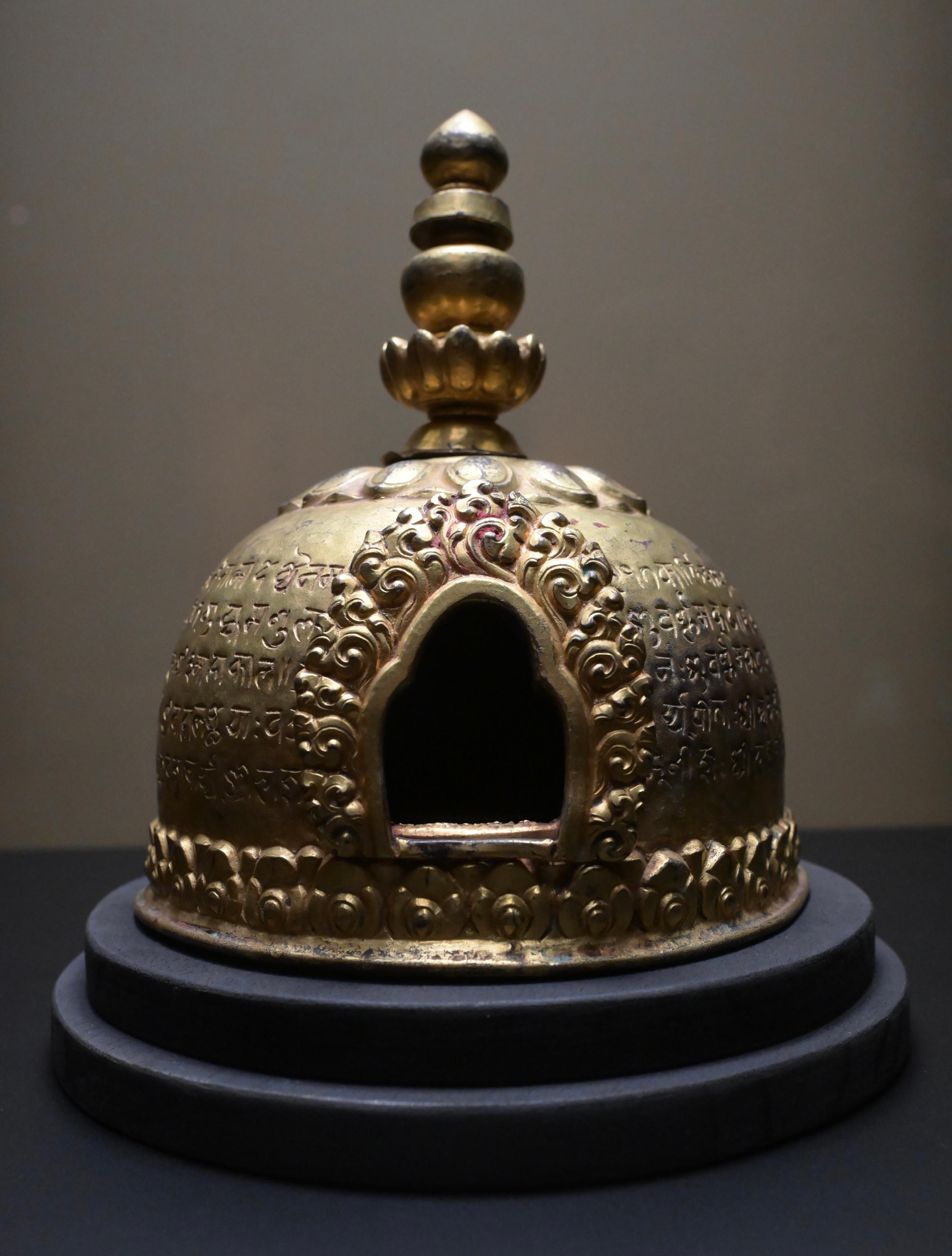 The opening ceremony of the exhibition "Buddhist Pilgrimage: Treasures from the Donation of The Tsui Art Foundation" was held today (October 29) at the Hong Kong Heritage Museum. Photo shows "Gilt-copper reliquary stupa", with a eulogy in Sanskrit on the surface of the Buddha niche.