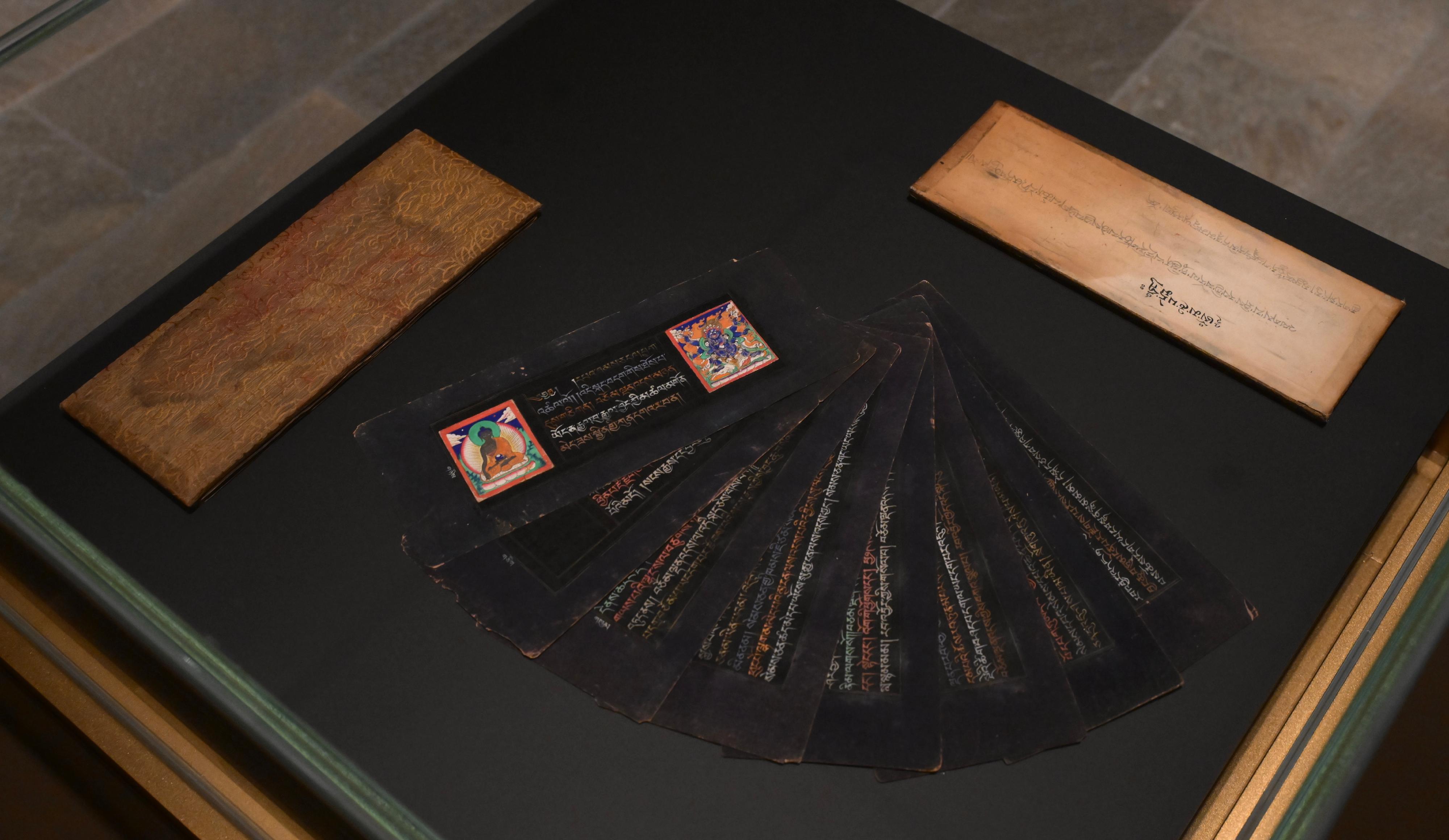 The opening ceremony of the exhibition "Buddhist Pilgrimage: Treasures from the Donation of The Tsui Art Foundation" was held today (October 29) at the Hong Kong Heritage Museum. Photo shows "Buddhist sutra", which was written by hand in Tibetan.
