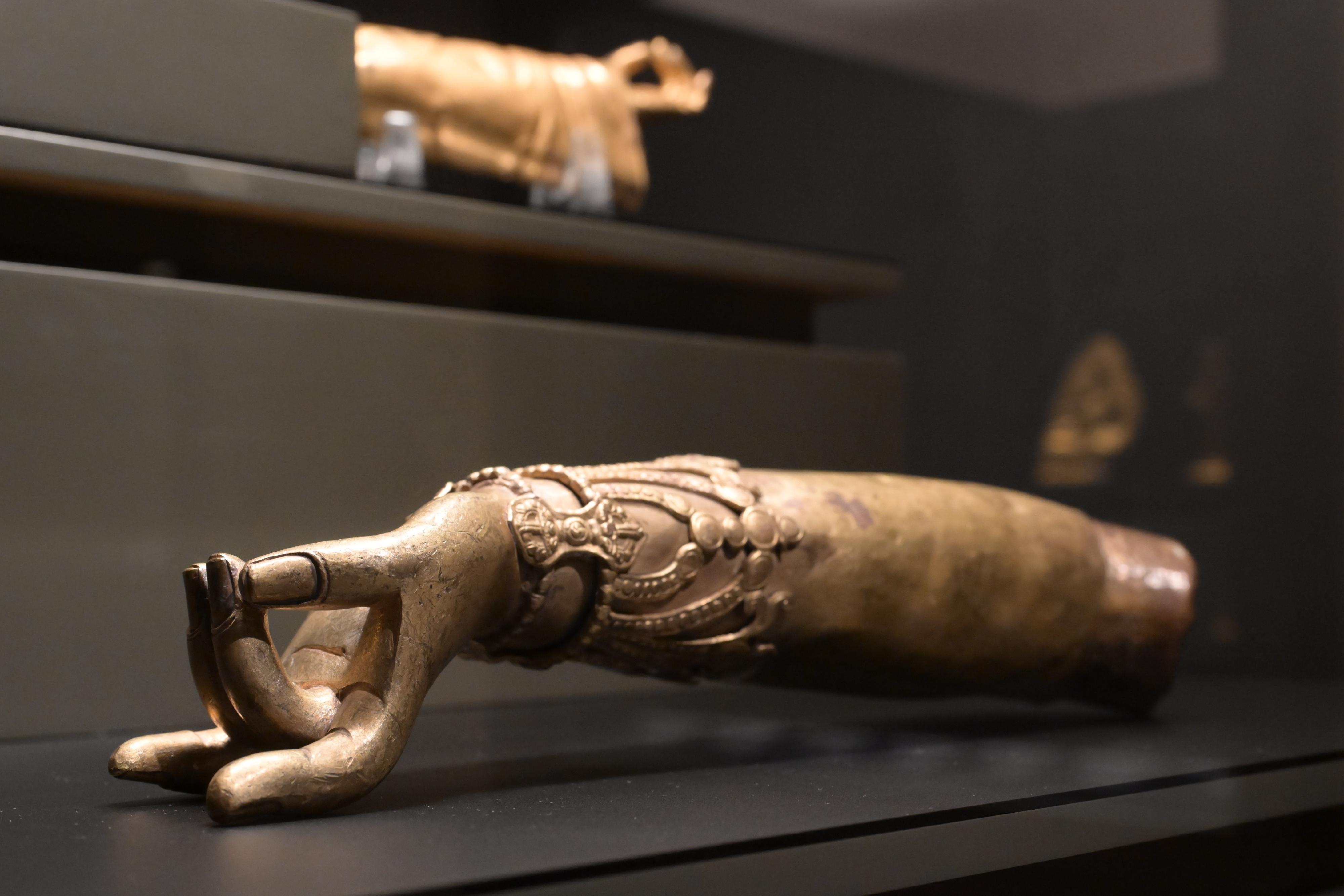 The opening ceremony of the exhibition "Buddhist Pilgrimage: Treasures from the Donation of The Tsui Art Foundation" was held today (October 29) at the Hong Kong Heritage Museum. Photo shows "Gilt-bronze hands ('mudrā')".
