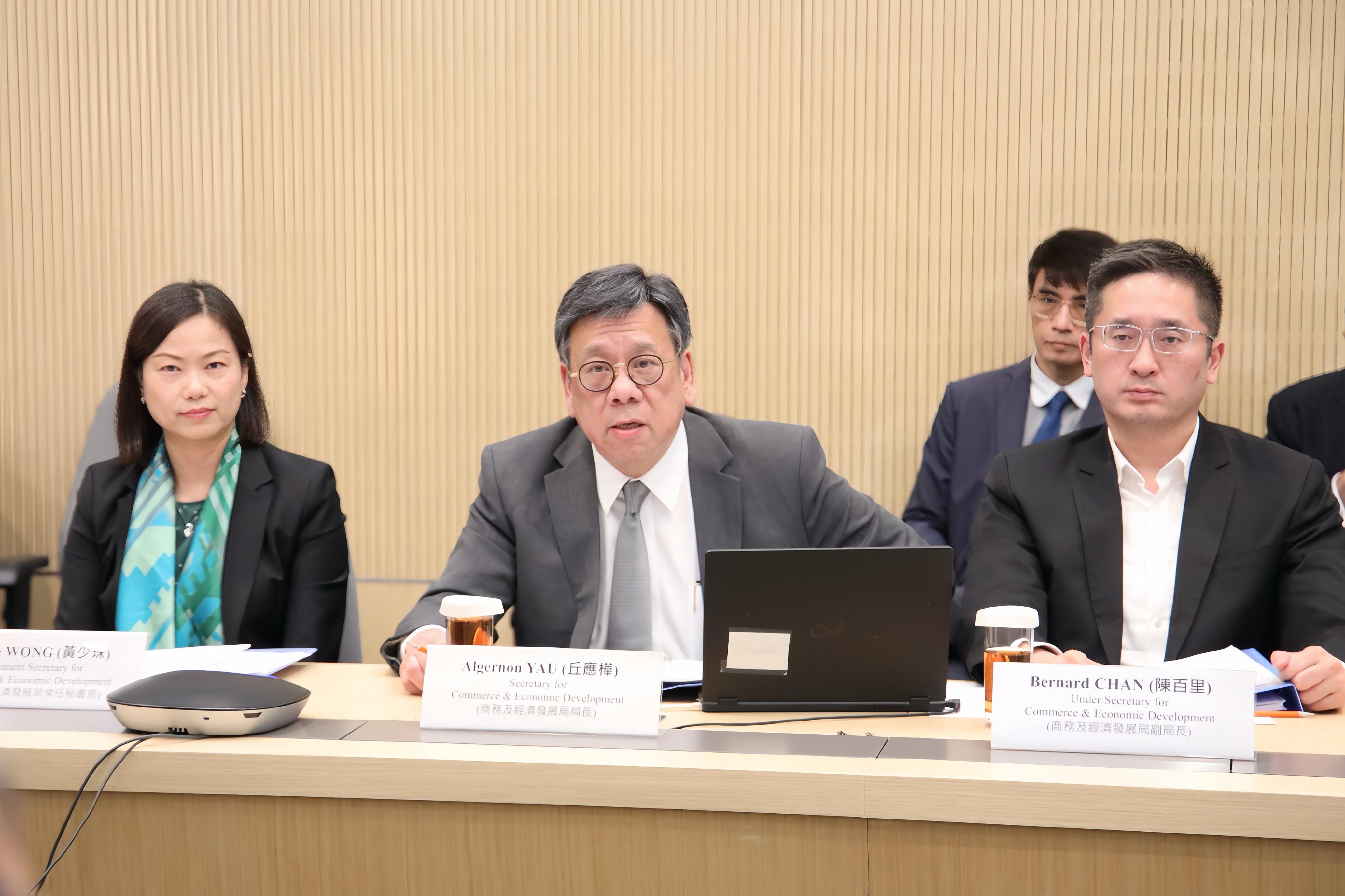 The Secretary for Commerce and Economic Development, Mr Algernon Yau (centre), briefed members of the Trade and Industry Advisory Board on major initiatives related to economic and trade developments in "The Chief Executive's 2024 Policy Address" at a meeting today (October 29).