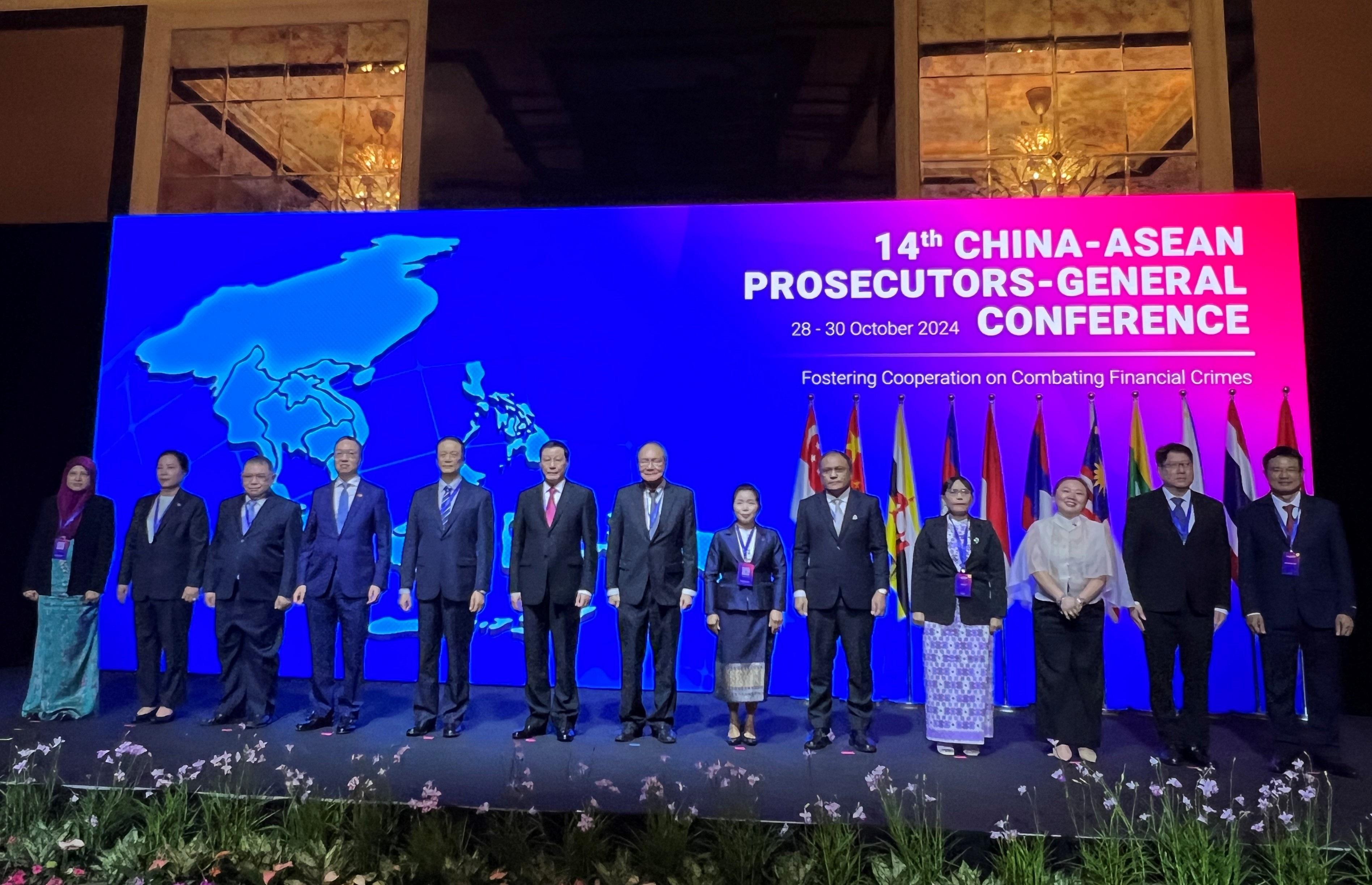 The Secretary for Justice, Mr Paul Lam, SC, attended the 14th China-ASEAN Prosecutors-General Conference in Singapore today (October 29). Photo shows Mr Lam (fourth left) with other guests at the conference.