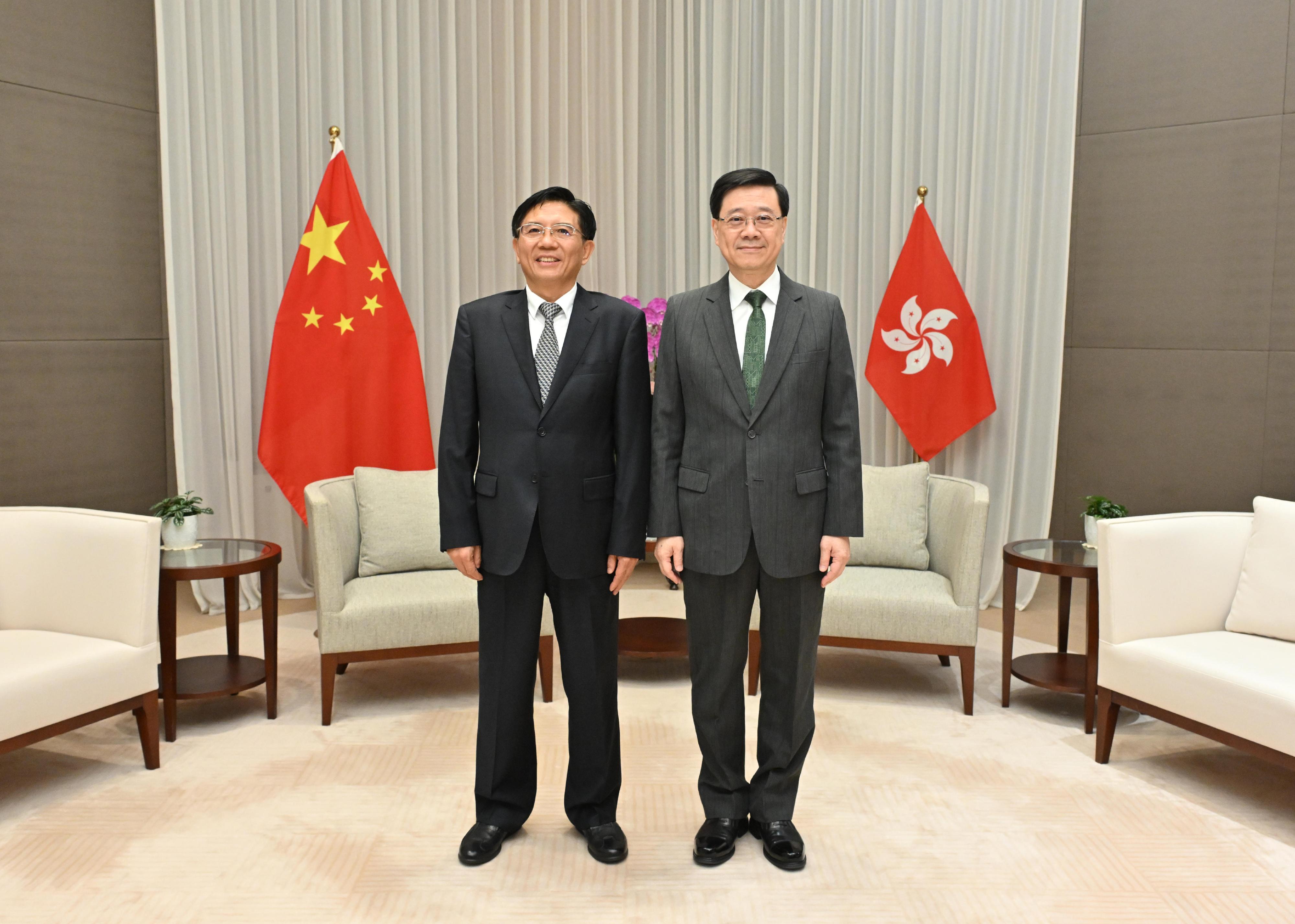 The Chief Executive, Mr John Lee (right), meets the Secretary of the Leading Party Members Group of the Ministry of Ecology and Environment, Mr Sun Jinlong (left), today (October 29).