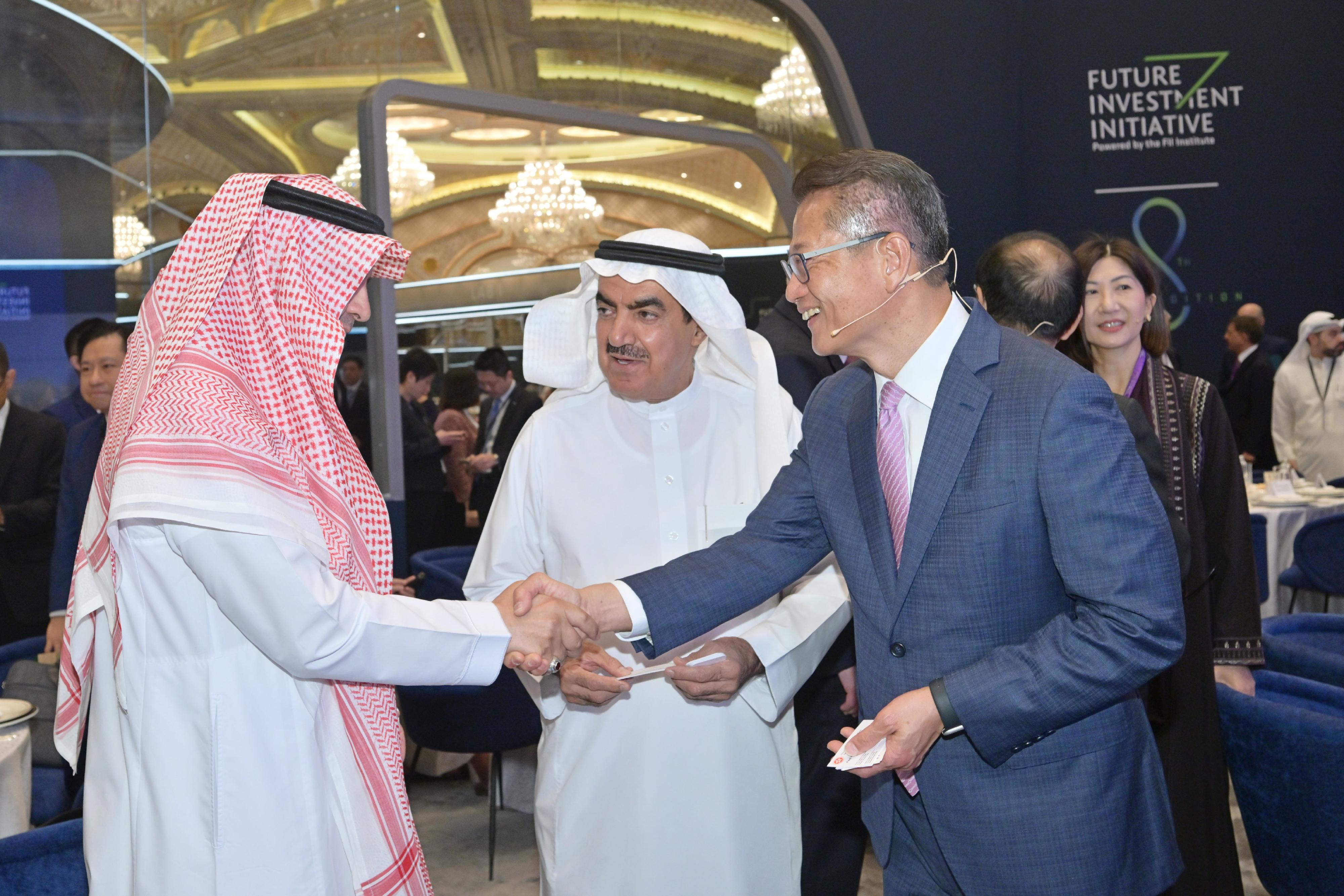 The Financial Secretary, Mr Paul Chan, attended a breakfast meeting hosted by the Hong Kong Exchanges and Clearing Limited in Riyadh, Saudi Arabia, today (October 30, Riyadh time). Photo shows Mr Chan exchanging with the attending guests.