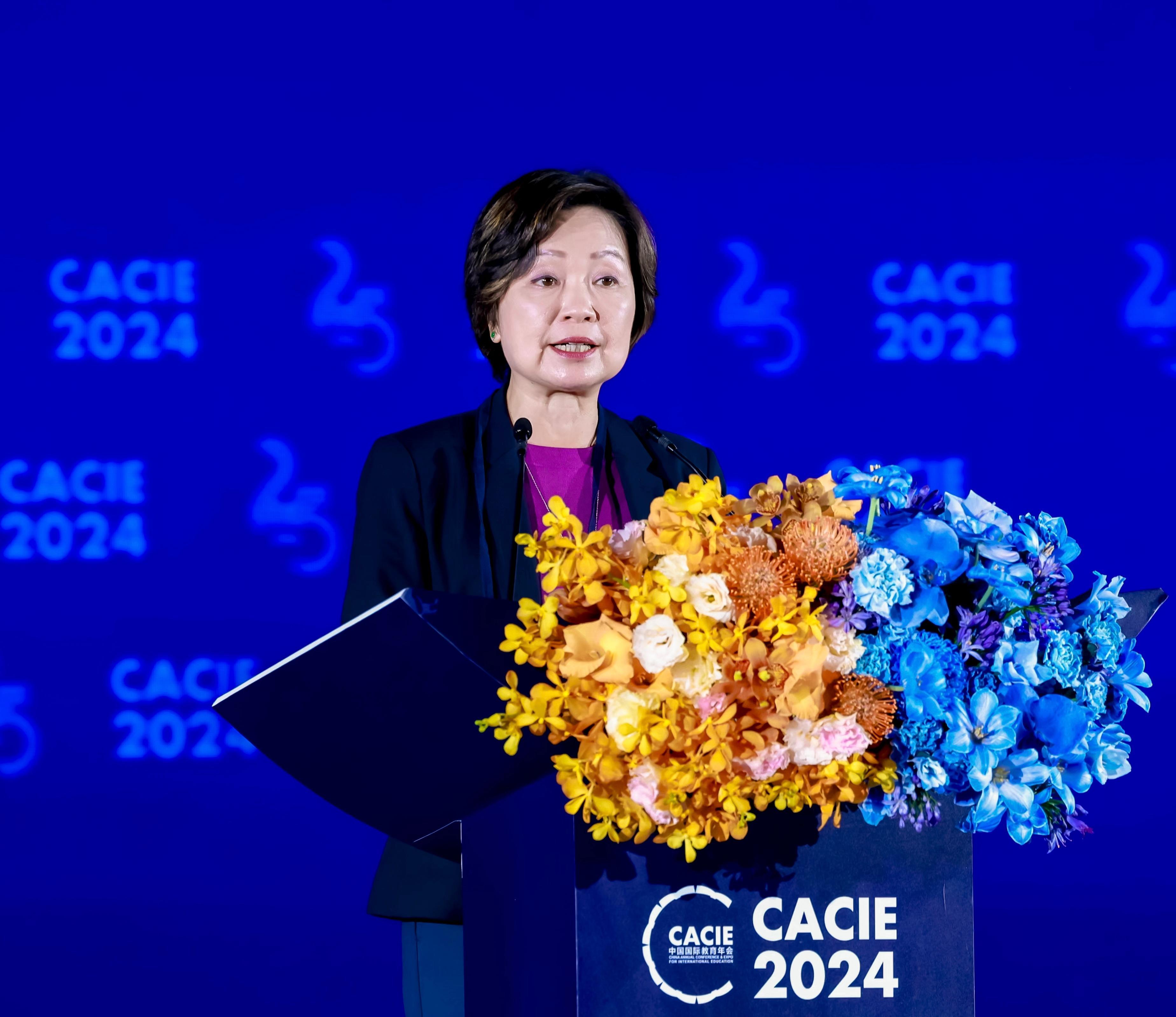 The Secretary for Education, Dr Choi Yuk-lin, delivers a keynote speech on Hong Kong's efforts in promoting internationalisation and diversification in the higher education sector at the 25th China Annual Conference & Expo for International Education in Beijing today (October 31).