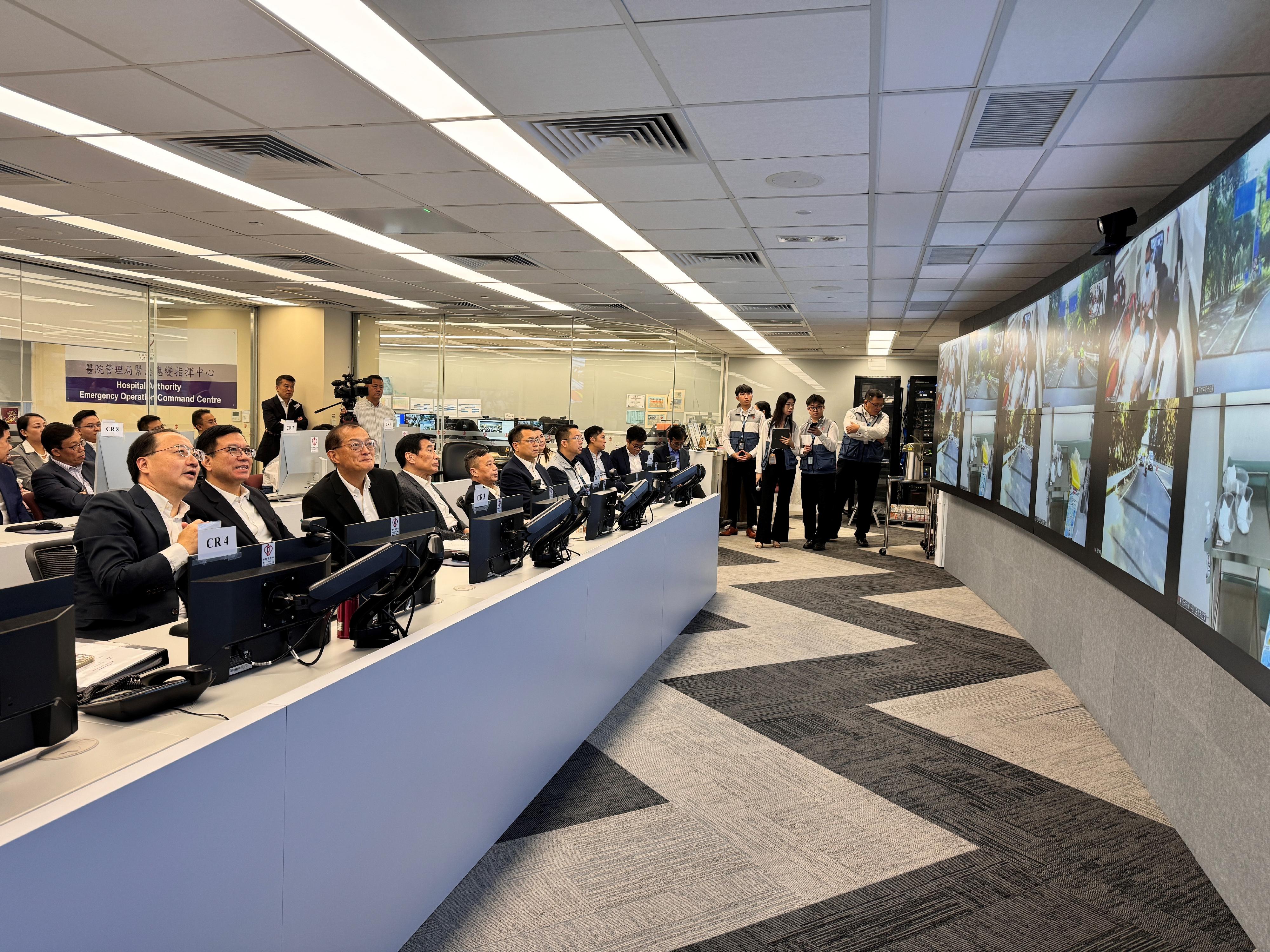 The Hong Kong Special Administration Region Government, in collaboration with the Guangdong Pronvincial Government and the Shenzhen Municipal Government, conducted the second drill for the Pilot Scheme for Direct Cross-boundary Ambulance Transfer in the Greater Bay Area today (October 31). Photo shows the Secretary for Health, Professor Lo Chung-mau (third left); Deputy Director-General and Level I Bureau Rank Official of the Hong Kong and Macao Affairs Office of the People's Government of Guangdong Province Mr Zhang Zhihua (first left); Deputy Director-General of the Health Commission of Guangdong Province Mr Deng Linfeng (second left); and the Chairman of the Hospital  Authority (HA), Mr Henry Fan (fourth right), inspecting the drill at the Major Incident Control Centre of the HA.
