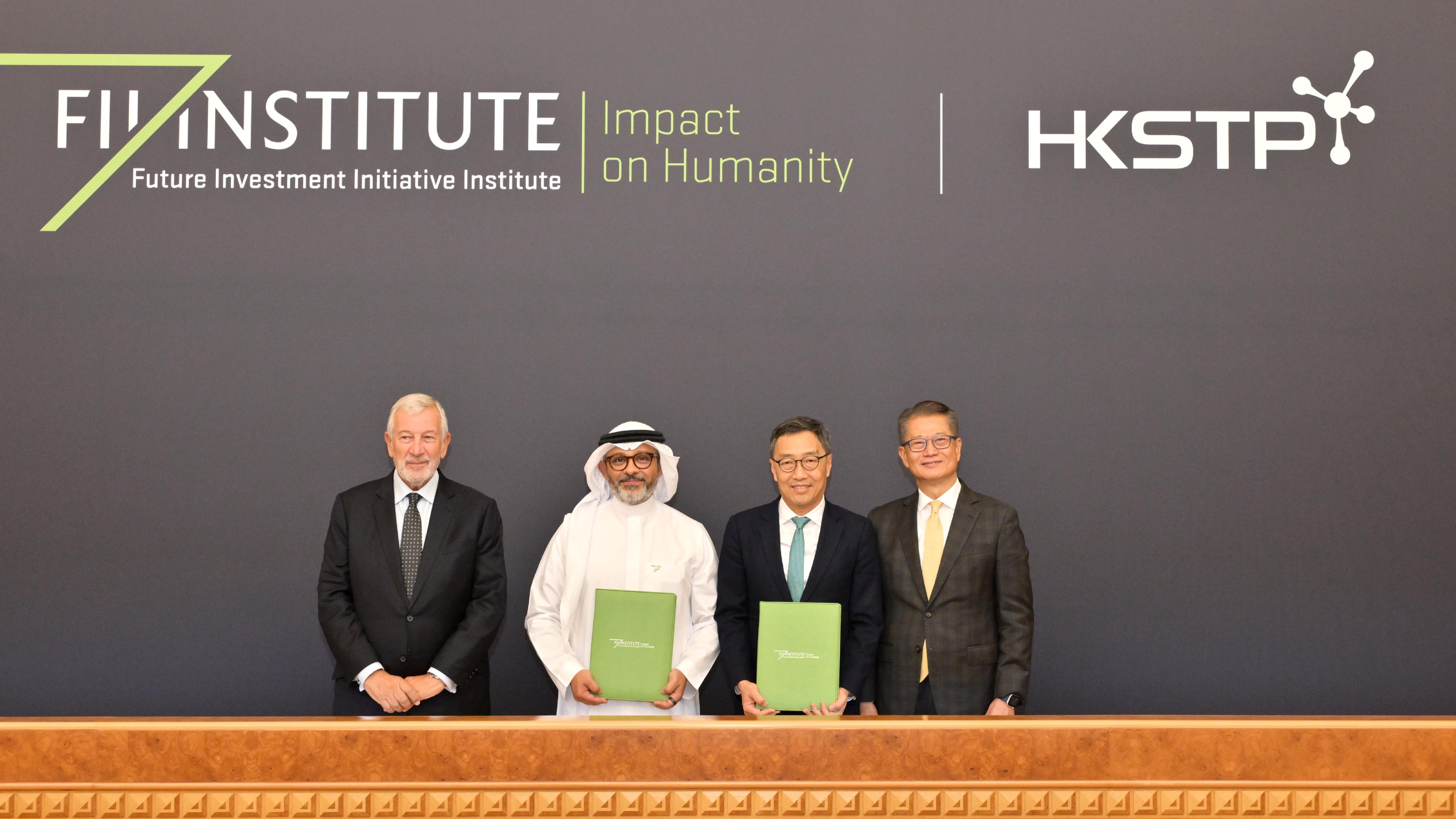 The Financial Secretary, Mr Paul Chan, continued to lead a delegation visiting Riyadh, Saudi Arabia, yesterday (October 31, Riyadh time). Photo shows Mr Chan (first right), alongside the Chief Executive Officer of the Future Investment Initiative Institute, Mr Richard Attias (first left), witnessing the signing of a cooperation agreement between the Chief Executive Officer of Hong Kong Science and Technology Parks Corporation, Mr Albert Wong (second right), and the Chief Operating Officer of the Future Investment Initiative Institute, Mr Rakan Tarabzoni (second left).