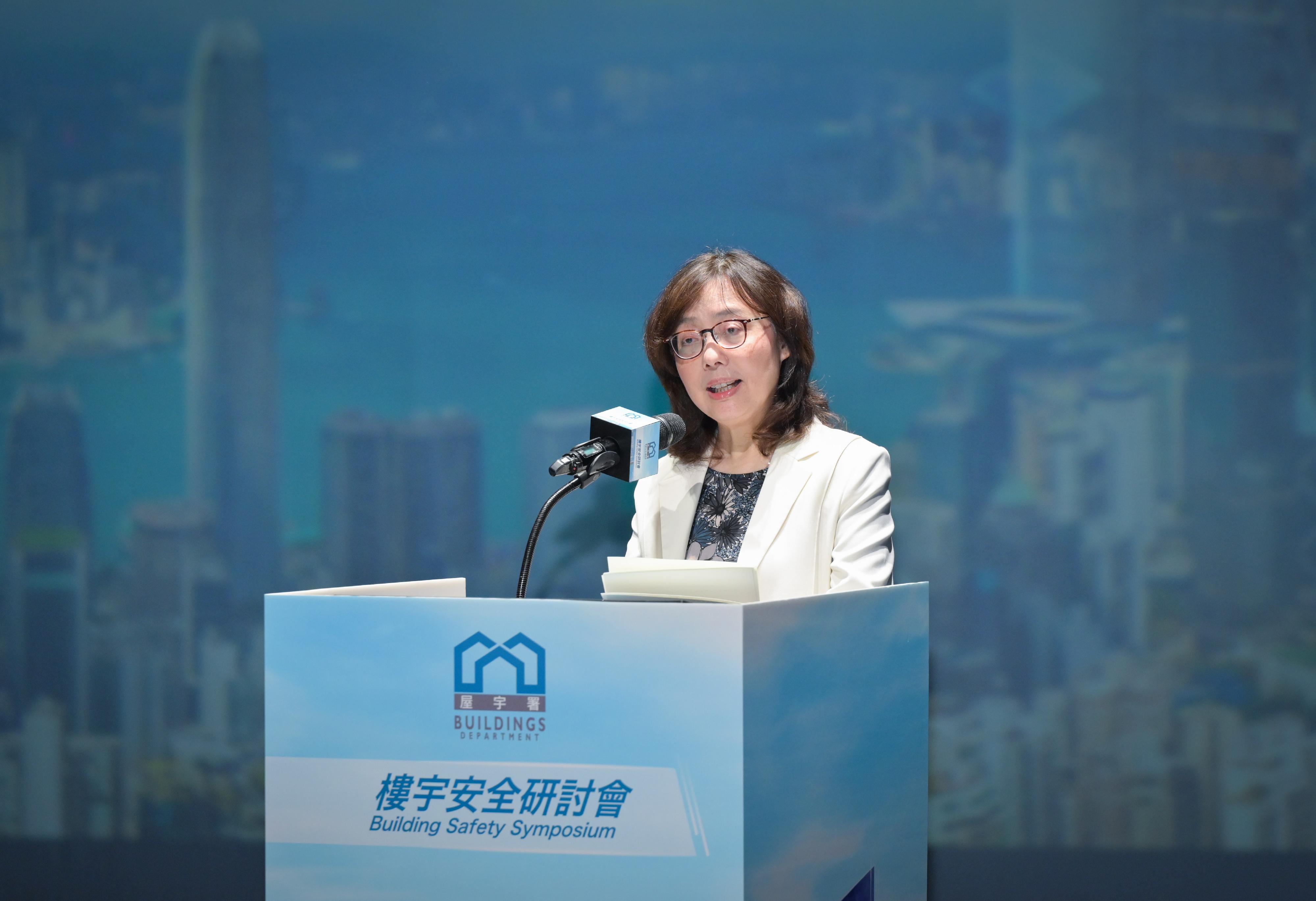 The Buildings Department held the Building Safety Symposium at the Y-Theatre, Youth Square, Chai Wan today (November 1). Photo shows the Secretary for Development, Ms Bernadette Linn, speaking at the symposium.