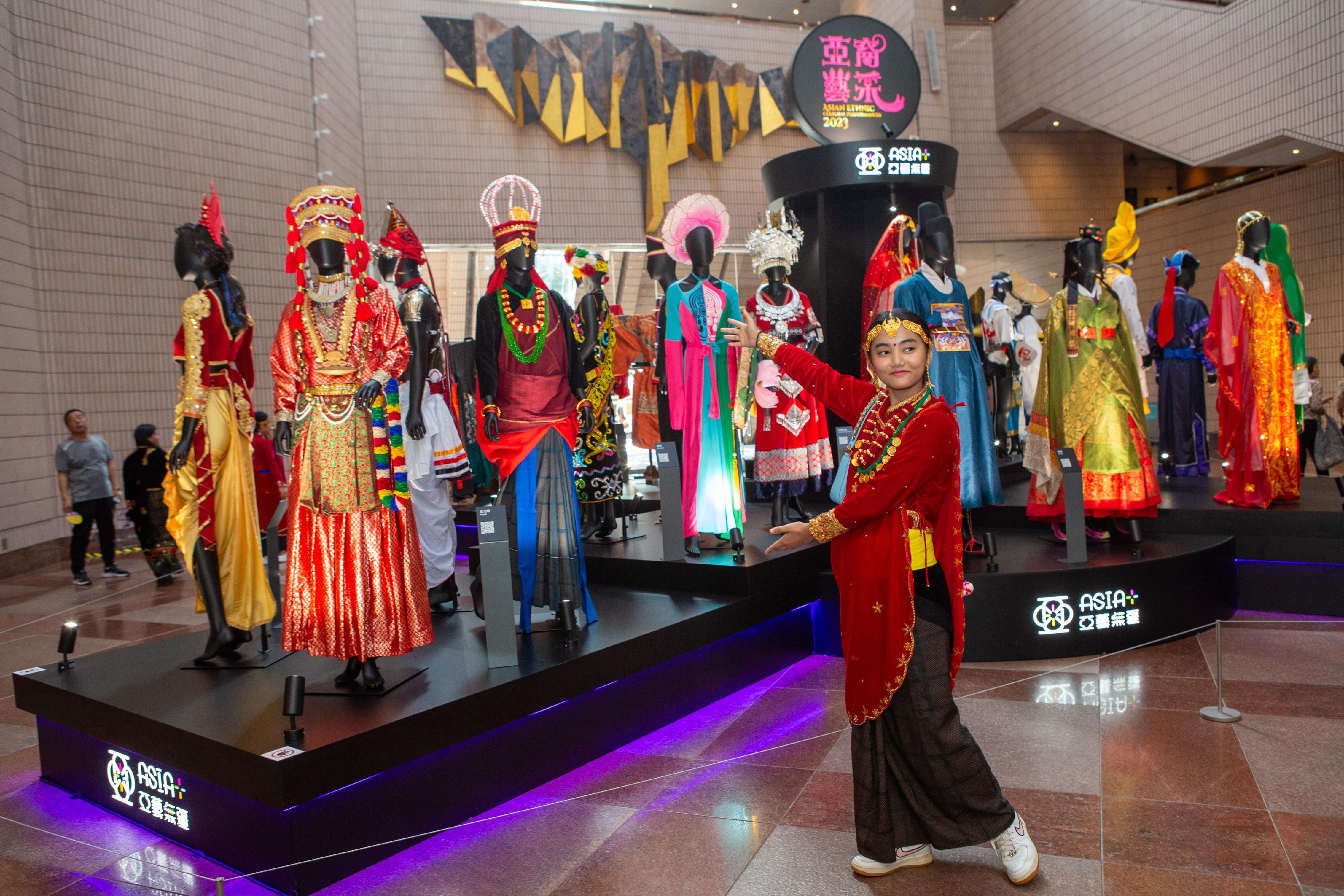 The Asian Ethnic Cultural Performances under the Asia+ Festival will also stage the "Sartorial Splendour - National Costume Exhibition" from November 10 to 17 at Hong Kong Cultural Centre Foyer. The eight-day exhibition showcases beautiful costumes and accessories that Asian people wear during festive events and celebratory performances. 