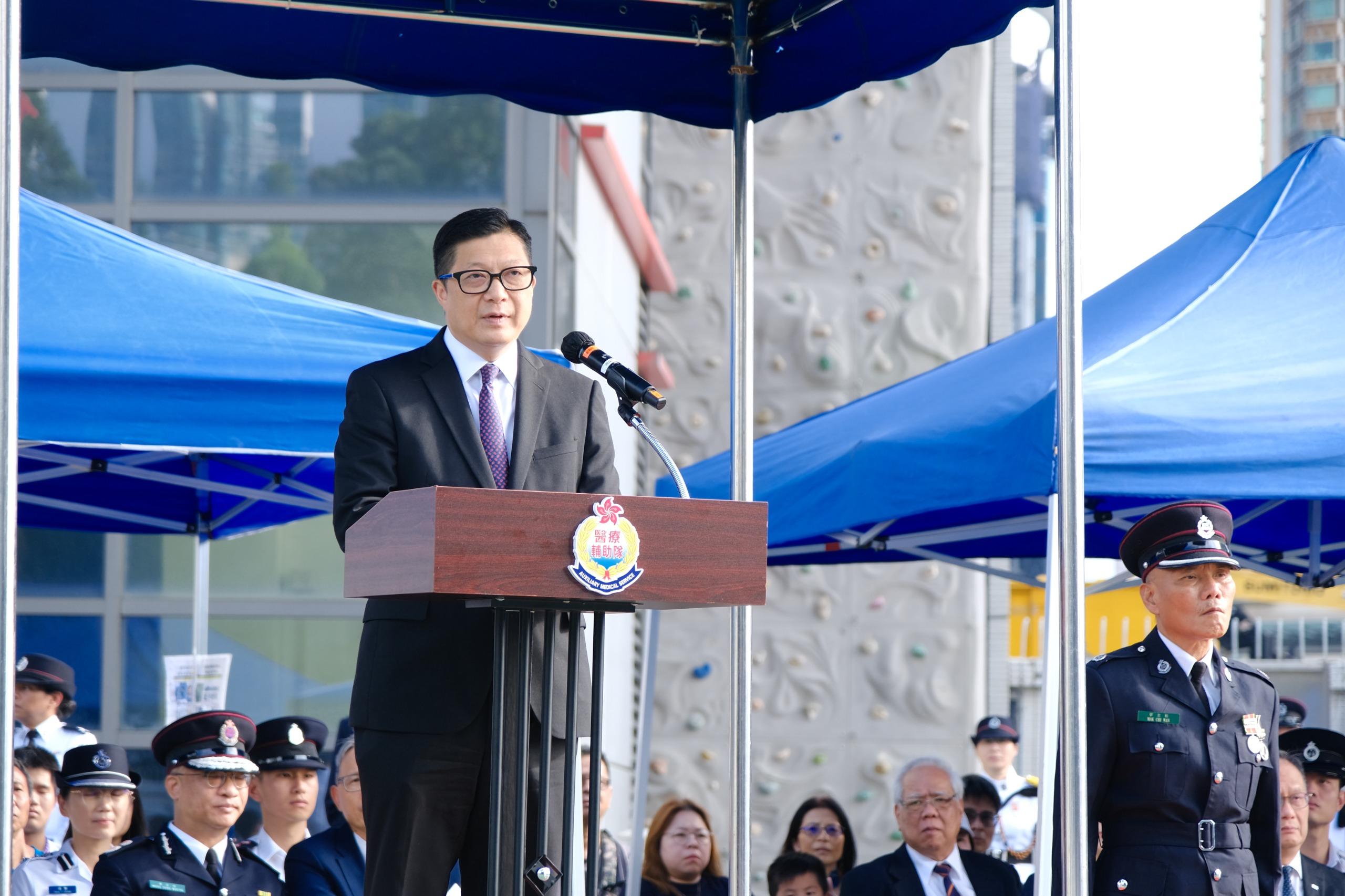 The Auxiliary Medical Service held a passing-out parade today (November 3), where the 287 new members were reviewed by the Secretary for Security, Mr Tang Ping-keung. Photo shows Mr Tang delivering a speech at the passing-out parade.

