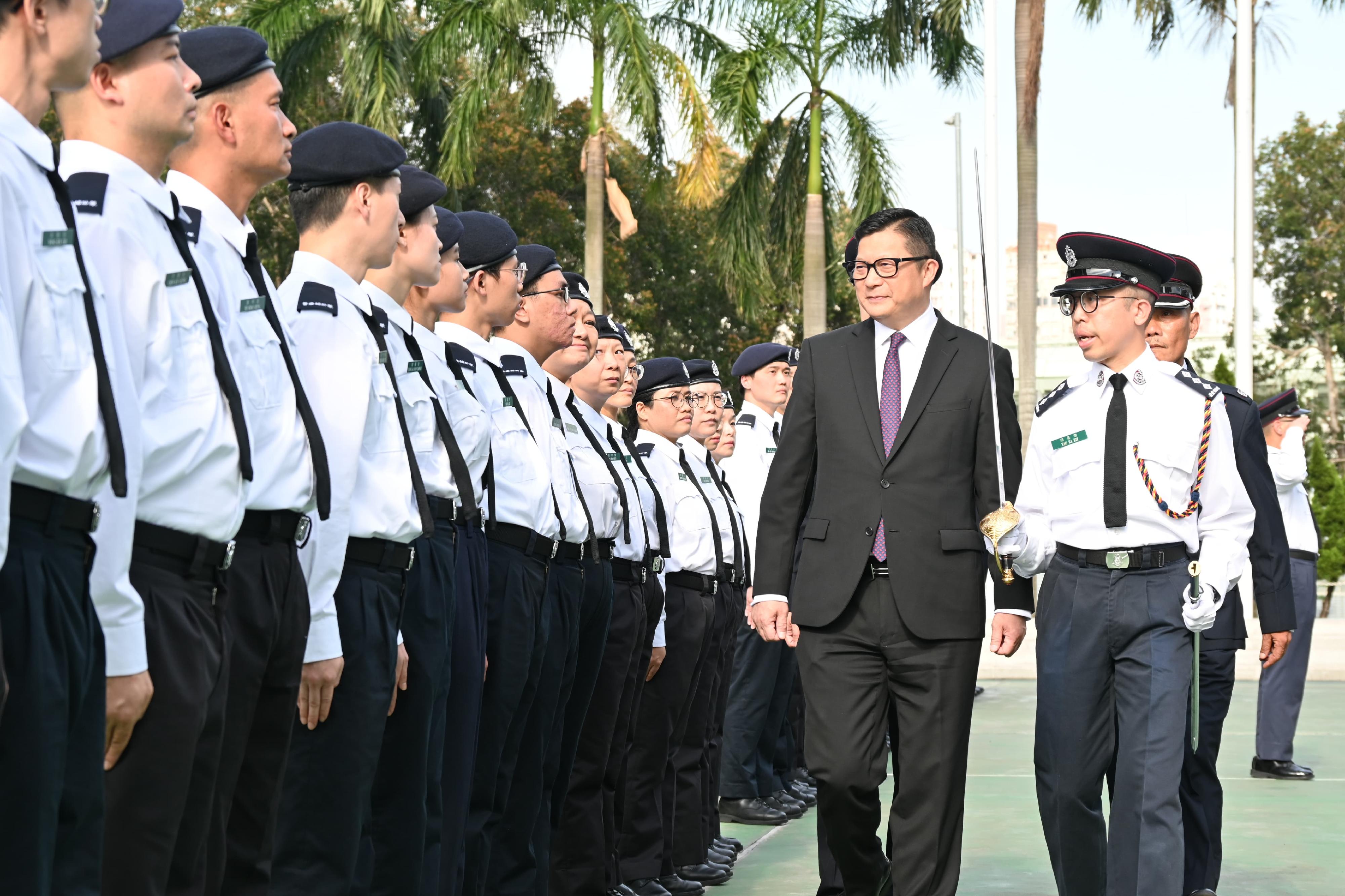 The Auxiliary Medical Service held a passing-out parade today (November 3), where the 287 new members were reviewed by the Secretary for Security, Mr Tang Ping-keung. Photo shows Mr Tang (second right) inspecting the parade.
