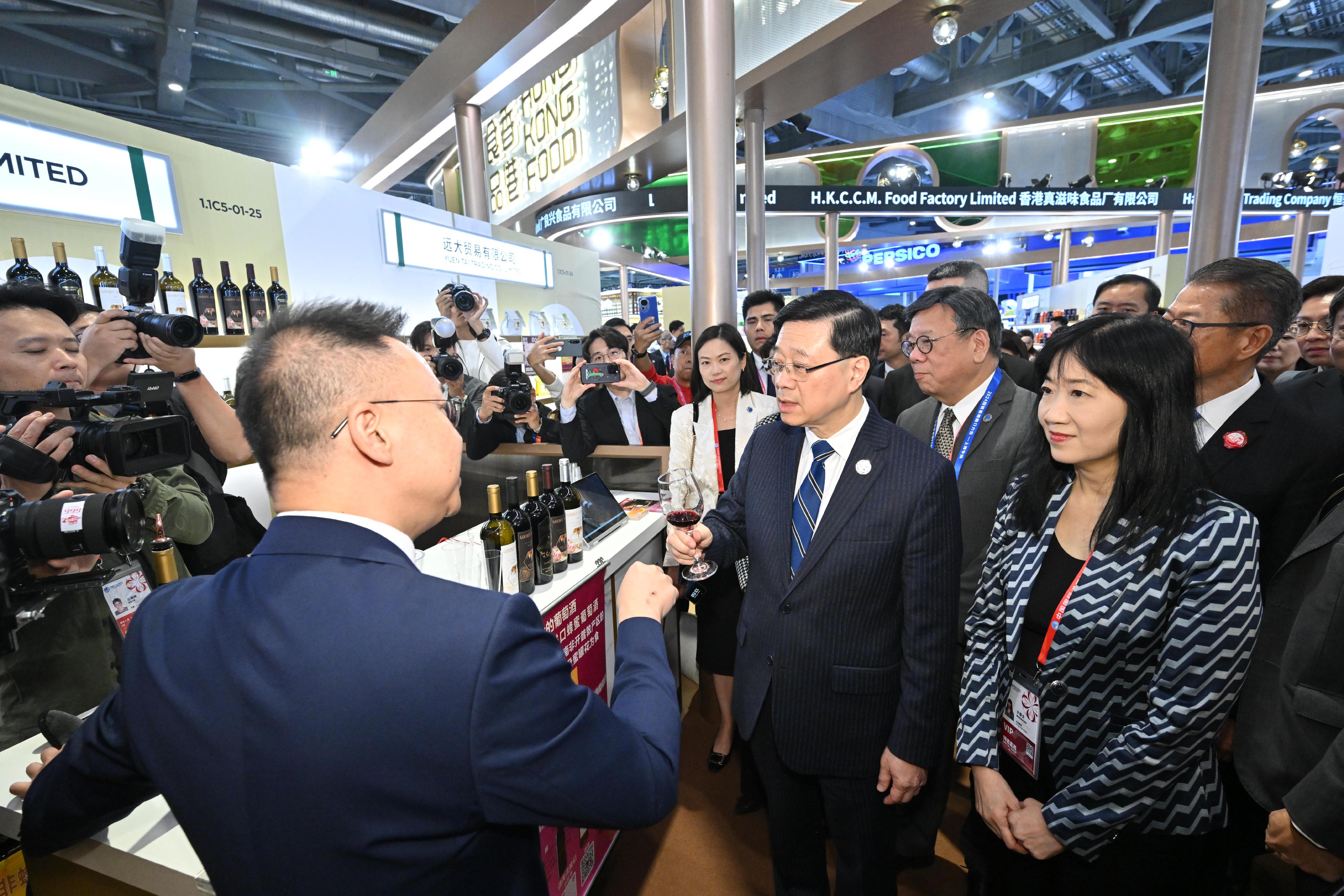 The Chief Executive, Mr John Lee, toured the seventh China International Import Expo in Shanghai today (November 5). Photo shows Mr Lee (front row, second right) visiting the Hong Kong Product Pavilion and interacting with exhibitors.