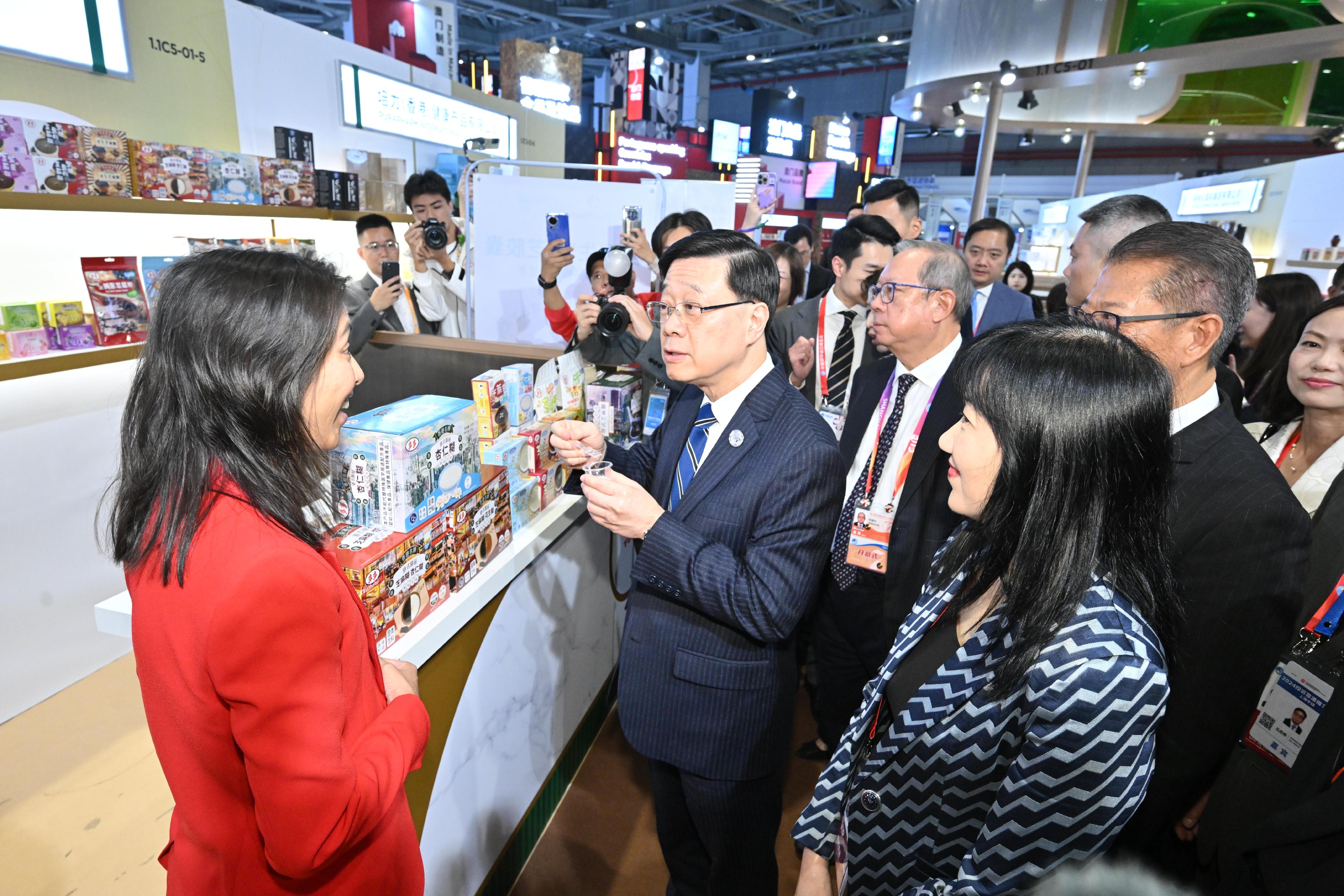 The Chief Executive, Mr John Lee, toured the seventh China International Import Expo in Shanghai today (November 5). Photo shows Mr Lee (front row, second left) visiting the Hong Kong Product Pavilion and interacting with exhibitors.