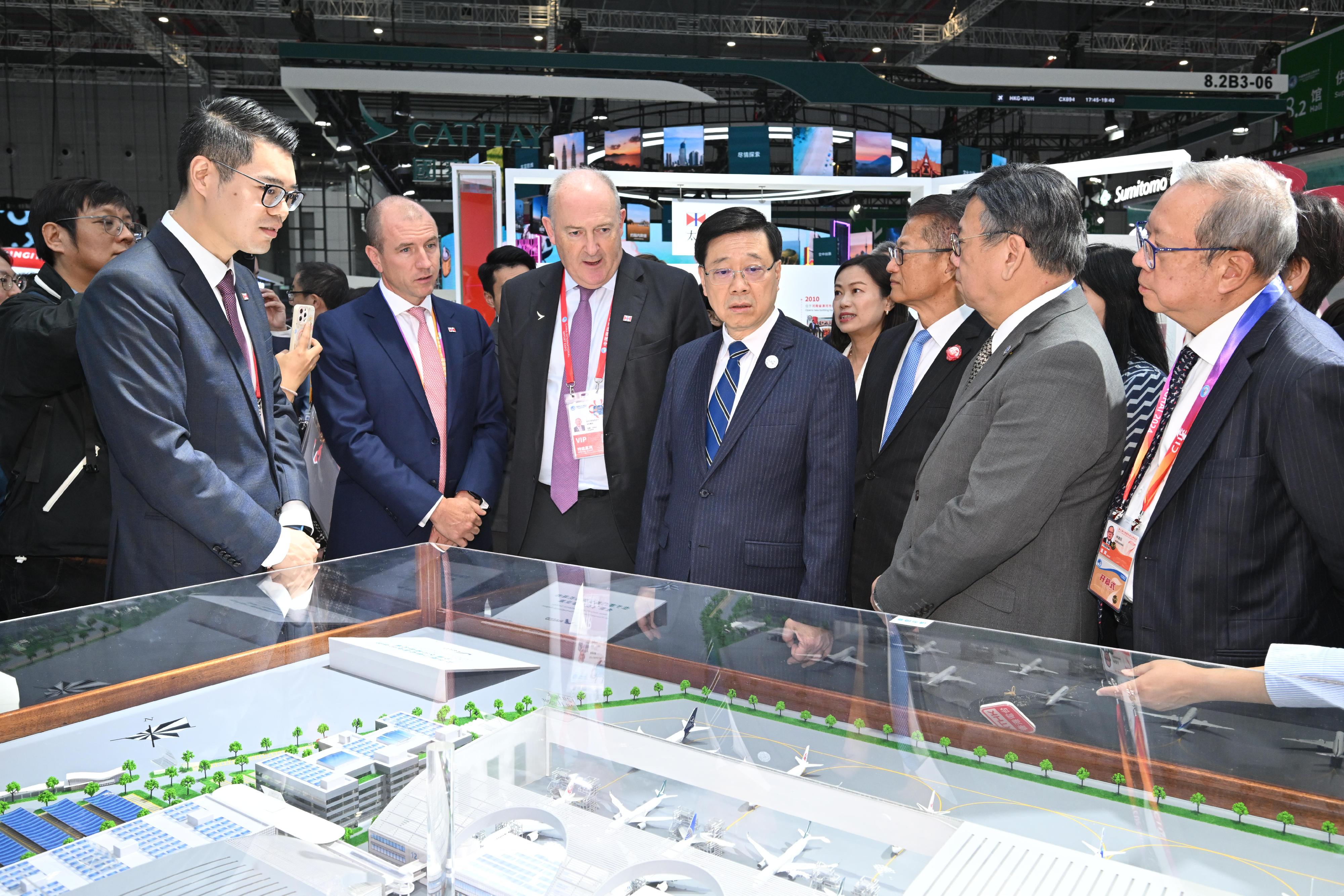 The Chief Executive, Mr John Lee, toured the seventh China International Import Expo in Shanghai today (November 5). Photo shows Mr Lee (fourth right) visiting a pavilion of Hong Kong enterprises and interacting with exhibitors.