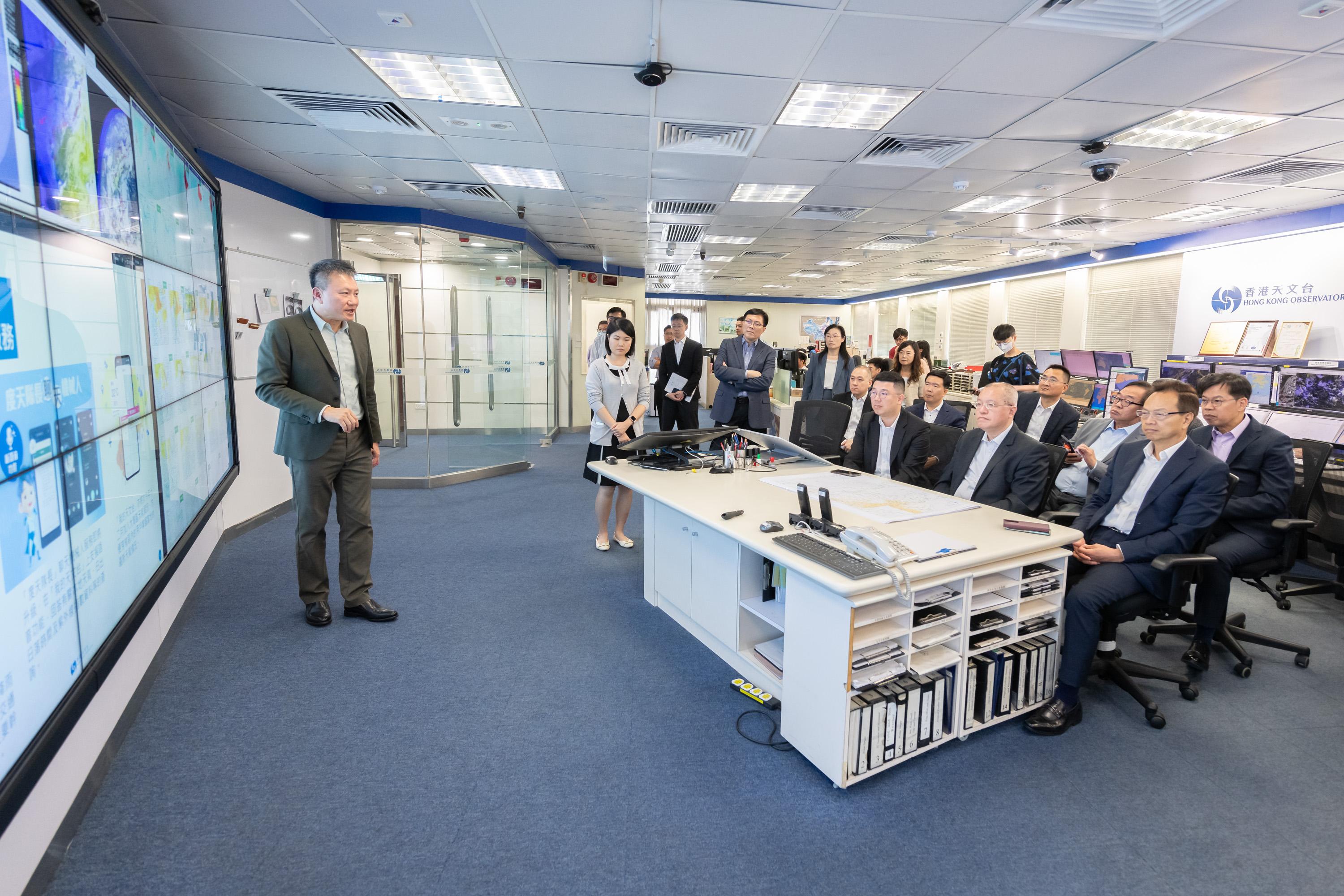 The Legislative Council (LegCo) Panel on Environmental Affairs visits the Hong Kong Observatory (HKO) today (November 5). Photo shows Members receiving a briefing on the operations of HKO from HKO's representative at Central Forecasting Office.
