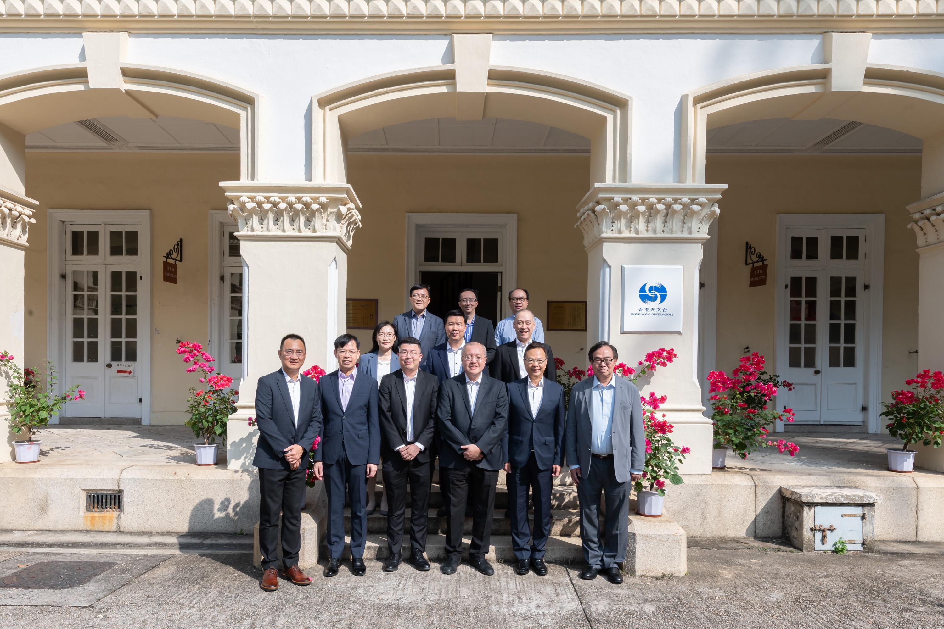 The Legislative Council (LegCo) Panel on Environmental Affairs visits the Hong Kong Observatory (HKO) today (November 5). Photo shows the Chairman of the Panel on Environmental Affairs, Mr Lau Kwok-fan (front row, third left); the Deputy Chairman of the Panel, Mr Chan Siu-hung (front row, second right); other LegCo Members; Director of HKO, Dr Chan Pak-wai (front row, third right); Commissioner for Climate Change, Mr Wong Chuen-fai (front row, first left); and other representatives from HKO in front of HKO's 1883 Building.
