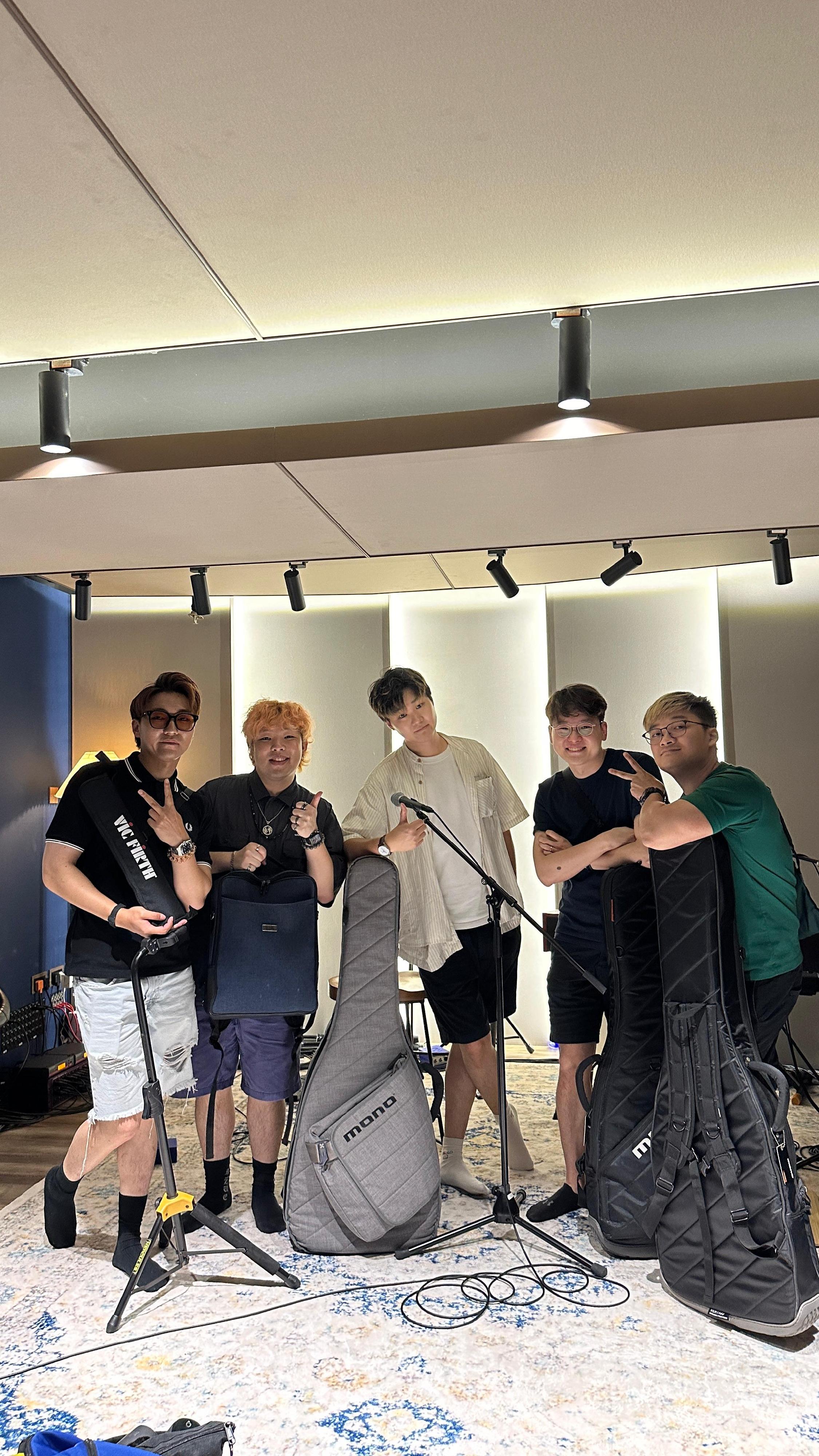 The Leisure and Cultural Services Department will present free music programme "Busking Go Round 2024" in November. Young music enthusiasts will deliver vibrant and distinctive music performances. Boyband Last Minute will participate in the performance at Kwai Tsing Theatre at 2.30pm on November 9.