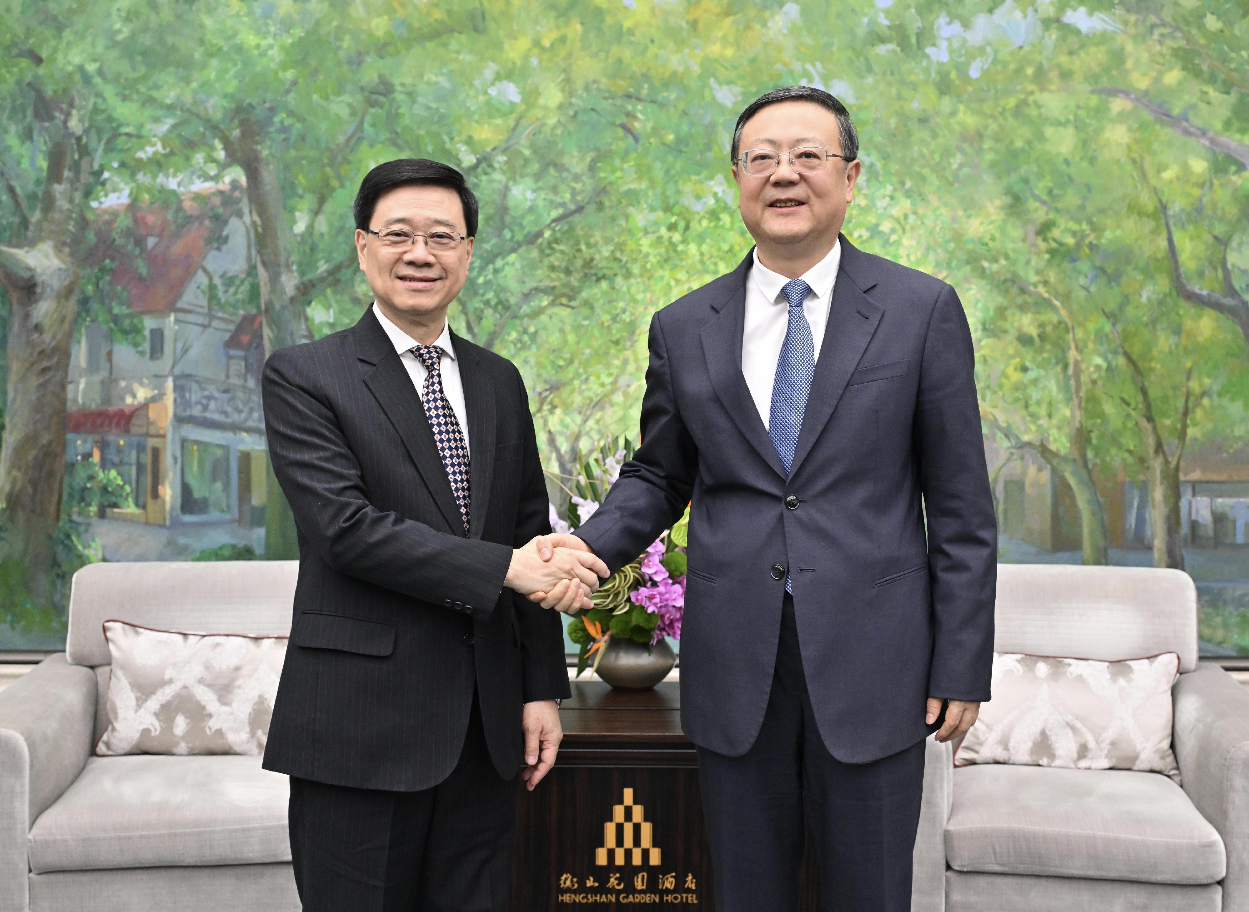 The Chief Executive, Mr John Lee, met with the Secretary of the CPC Shanghai Municipal Committee, Mr Chen Jining, and the Mayor of Shanghai, Mr Gong Zheng, in Shanghai today (November 6). Photo shows Mr Lee (left) shaking hands with Mr Chen (right) after the meeting.
