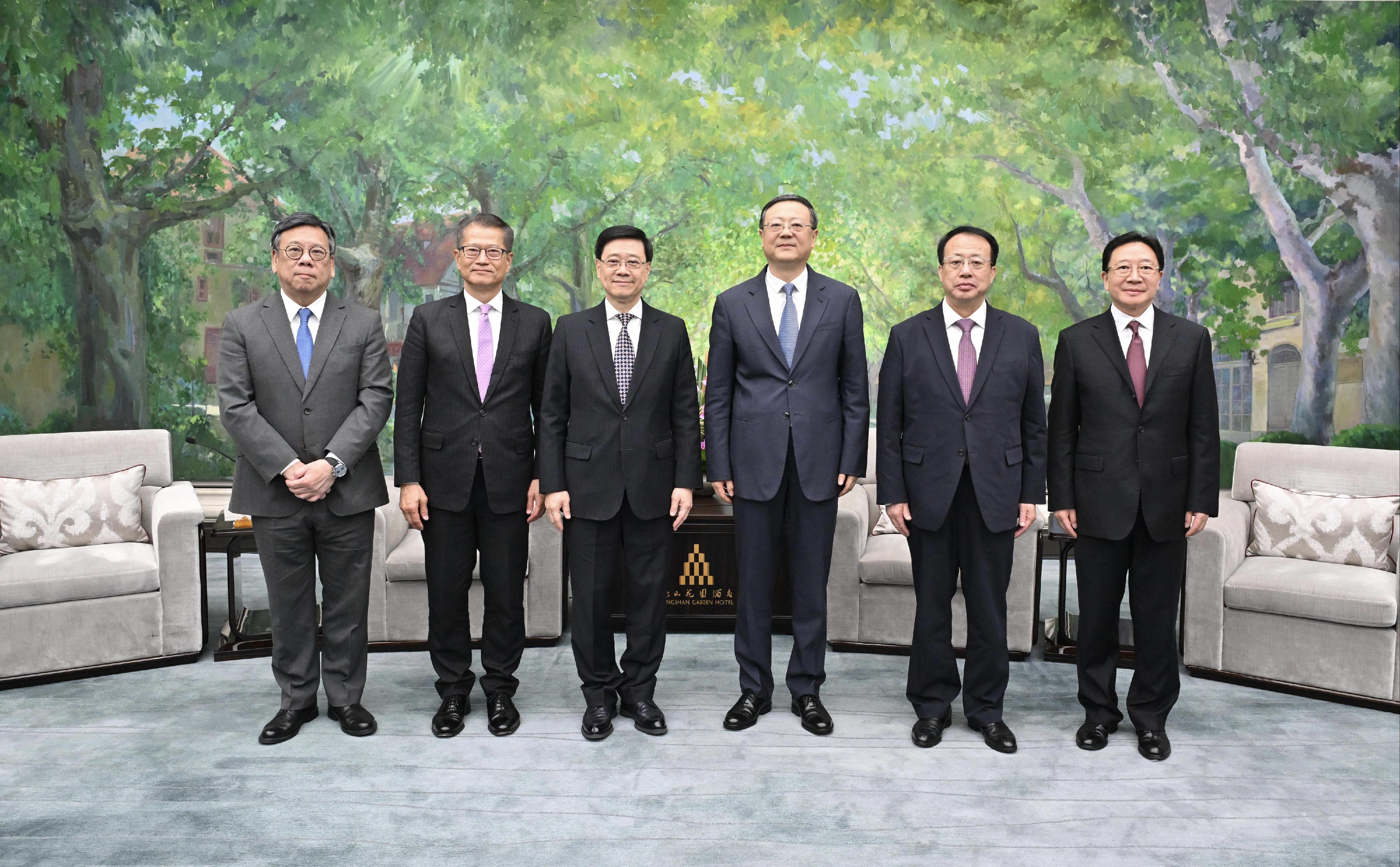 The Chief Executive, Mr John Lee, met with the Secretary of the CPC Shanghai Municipal Committee, Mr Chen Jining, and the Mayor of Shanghai, Mr Gong Zheng, in Shanghai today (November 6). Photo shows (from left) the Secretary for Commerce and Economic Development, Mr Algernon Yau; the Financial Secretary, Mr Paul Chan; Mr Lee; Mr Chen; Mr Gong; and the Executive Deputy Director of the Hong Kong and Macao Affairs Office of the State Council, Mr Zhou Ji, after the meeting.