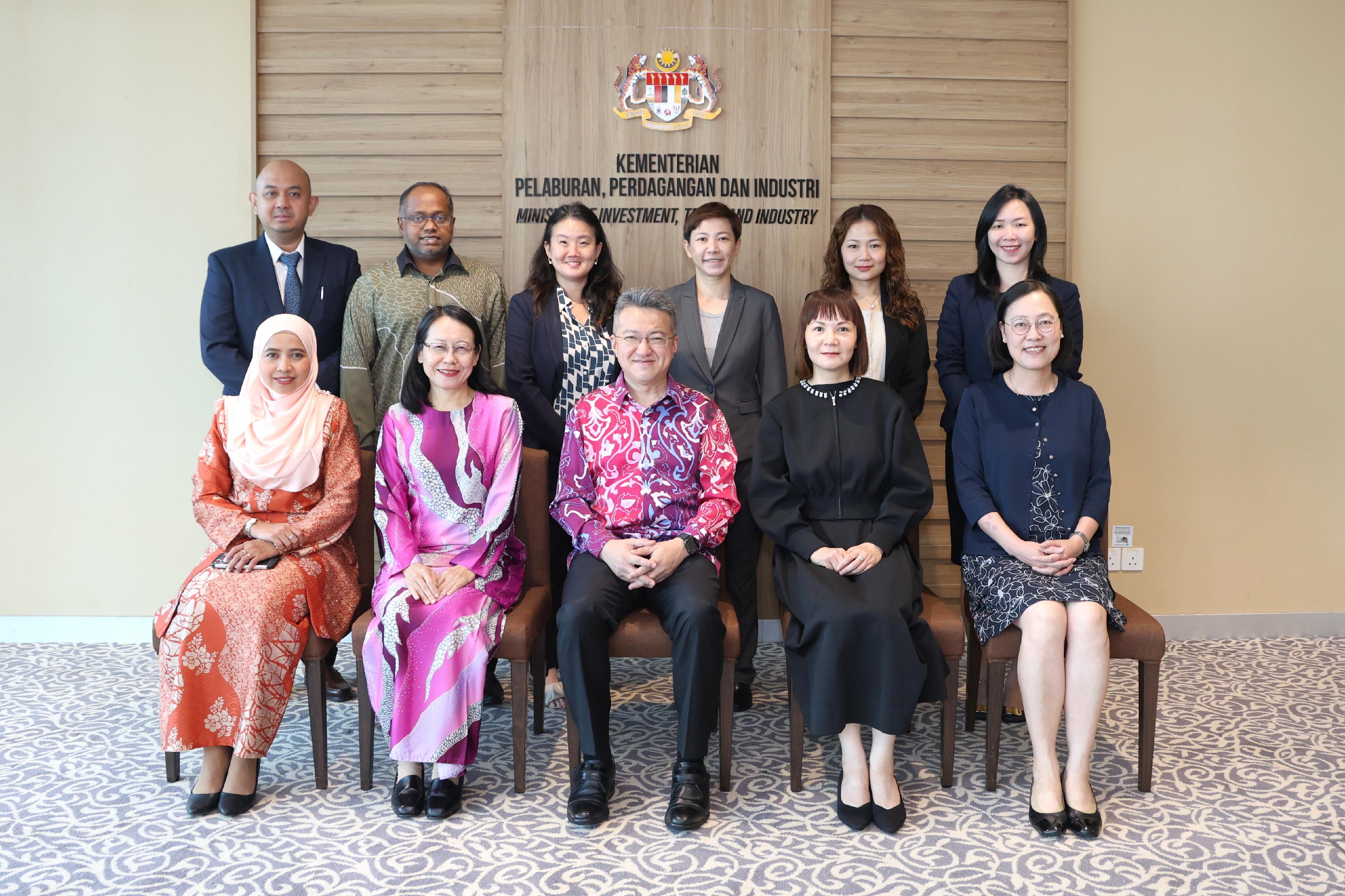 The Commissioner for the Development of the Guangdong-Hong Kong-Macao Greater Bay Area, Ms Maisie Chan (front row, second right), called on officials of the Ministry of Investment, Trade and Industry of Malaysia today (November 7) to learn about the latest developments in Malaysia and to introduce the developments of the Greater Bay Area.