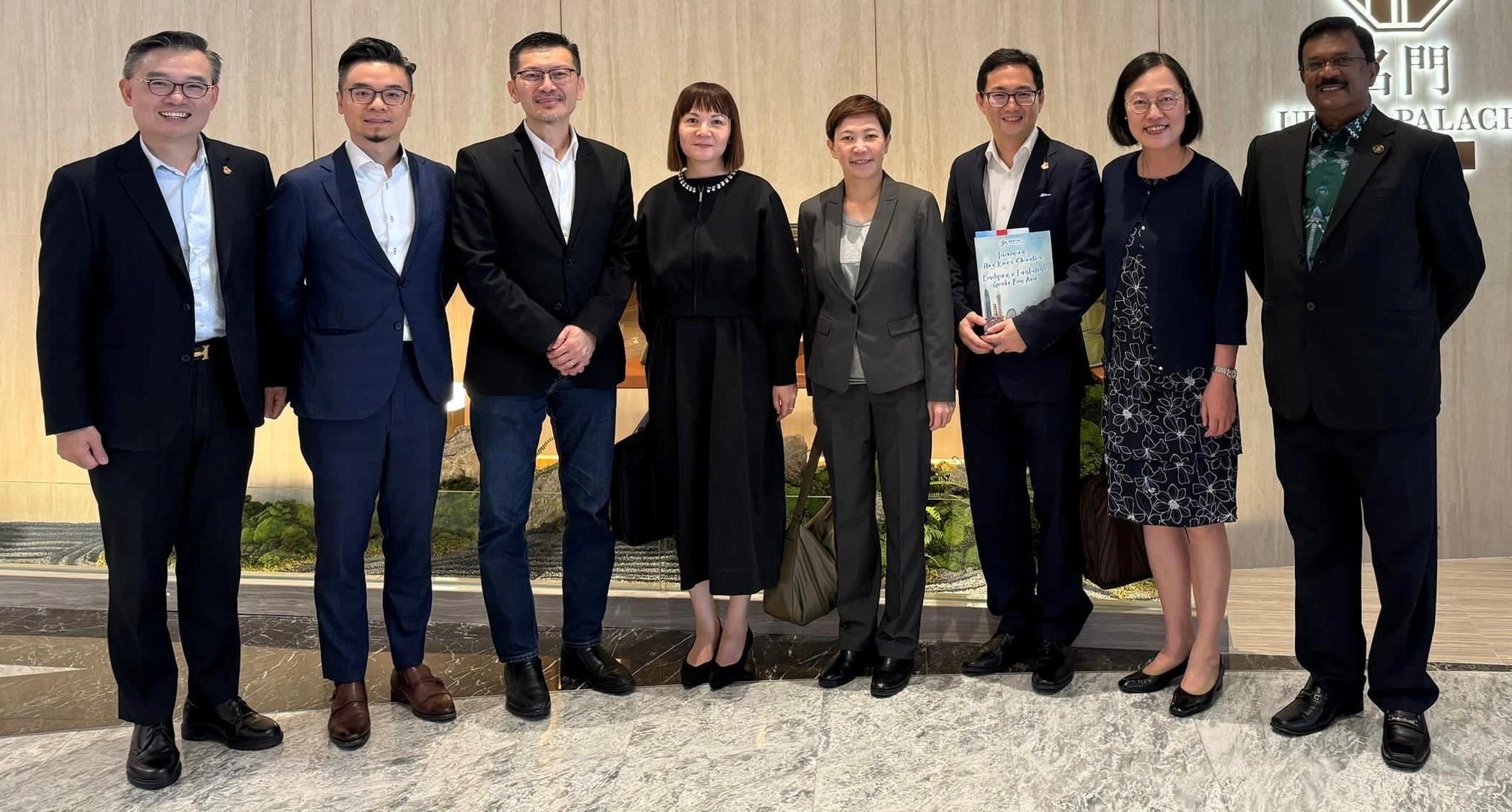 The Commissioner for the Development of the Guangdong-Hong Kong-Macao Greater Bay Area, Ms Maisie Chan (fourth left), hosted a luncheon today (November 7) for the Hong Kong-Malaysia Business Association to exchange views with members of the local business community.