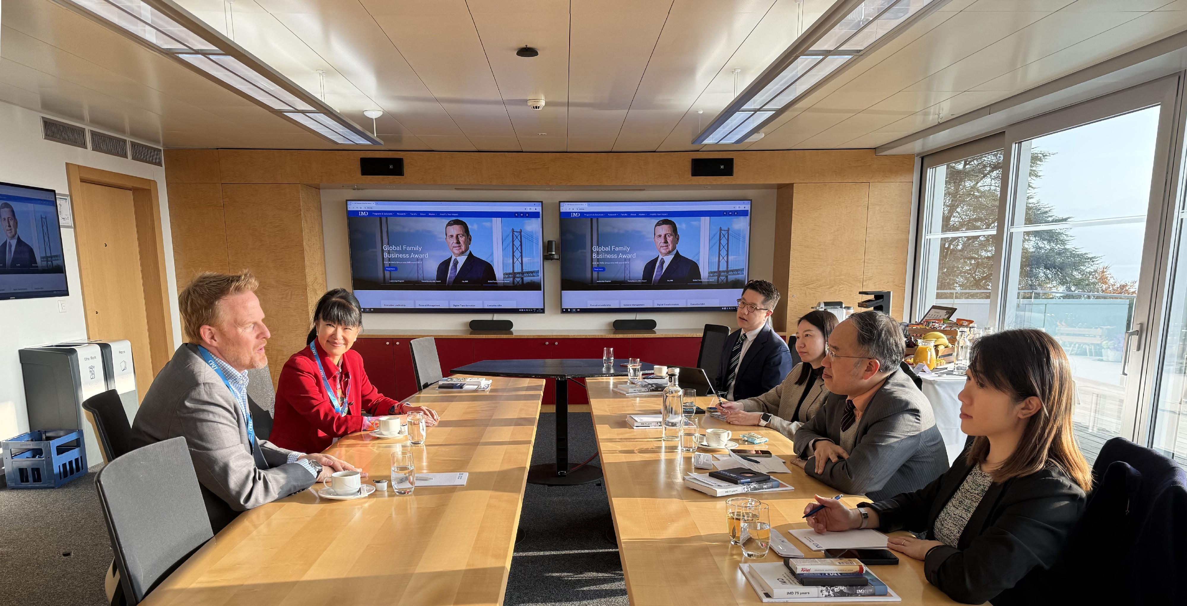 The Secretary for Financial Services and the Treasury, Mr Christopher Hui, continued the last day of his visit to Switzerland. Photo shows Mr Hui (second right) meeting with the President of the International Institute for Management Development, Mr David Bach (first left), in Lausanne on November 7 (Lausanne time).