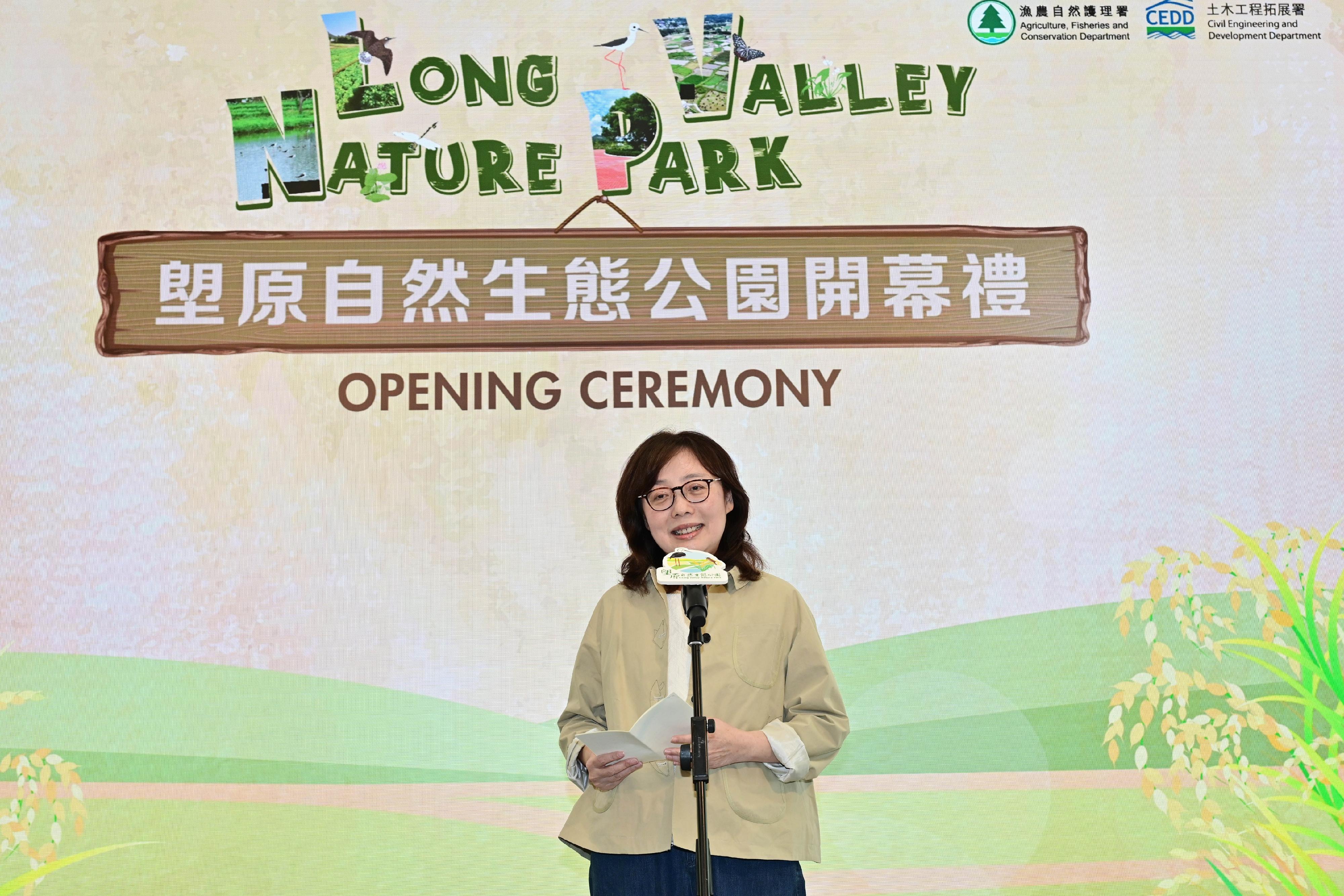 The Long Valley Nature Park, designed and constructed by the Civil Engineering and Development Department and managed by the Agriculture, Fisheries and Conservation Department, was officially opened today (November 9) for public visits. Photo shows the Secretary for Development, Ms Bernadette Linn, speaking at the opening ceremony.