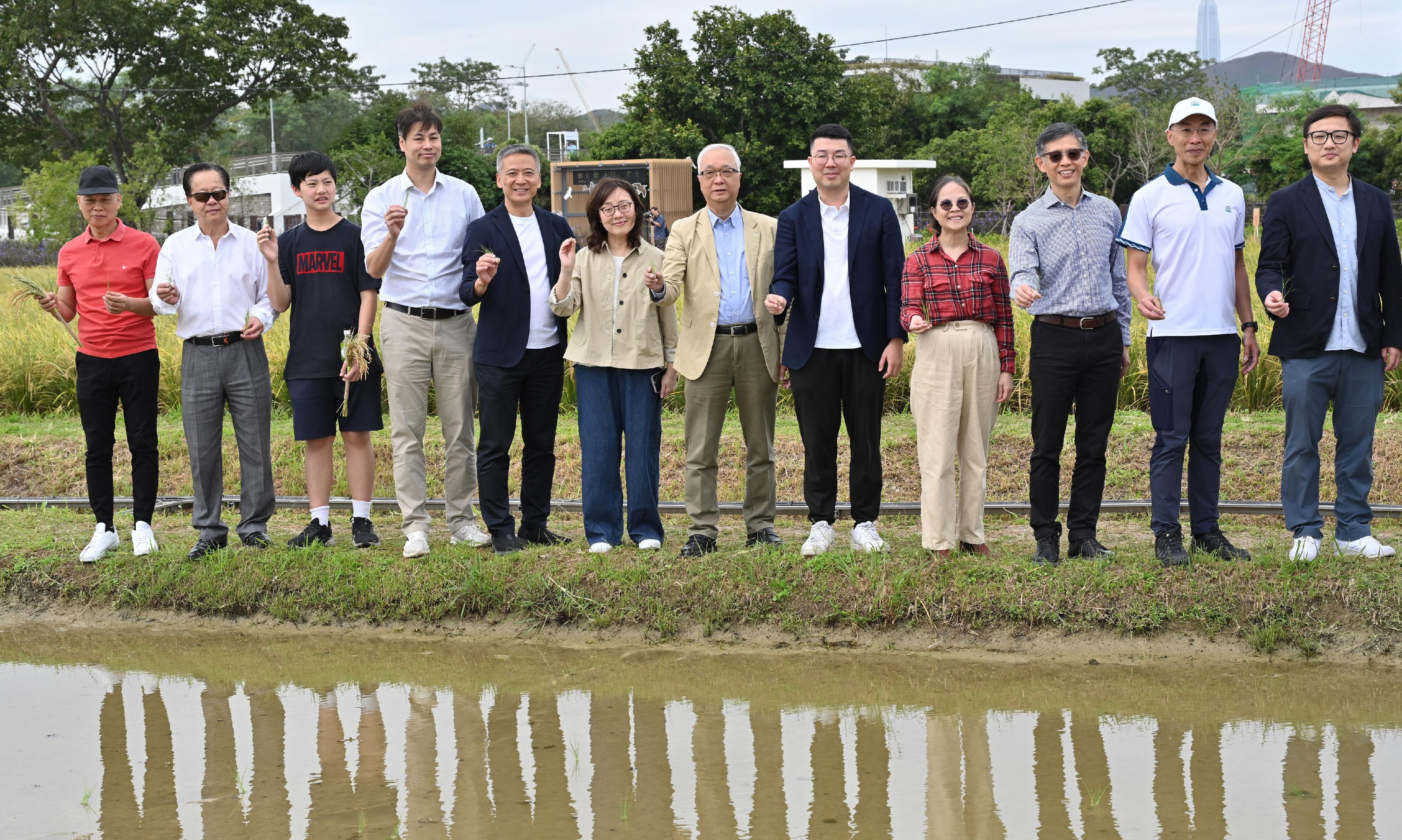 The Long Valley Nature Park (LVNP), designed and constructed by the Civil Engineering and Development Department and managed by the Agriculture, Fisheries and Conservation Department, was officially opened today (November 9) for public visits. Photo shows the Secretary for Environment and Ecology, Mr Tse Chin-wan (sixth right); the Secretary for Development, Ms Bernadette Linn (sixth left); the Chairman of the Legislative Council Panel on Environmental Affairs, Mr Lau Kwok-fan (fifth right); the Under Secretary for Environment and Ecology, Miss Diane Wong (fourth right); the Director of Civil Engineering and Development, Mr Michael Fong (second right); the Director of Agriculture, Fisheries and Conservation, Mr Mickey Lai (third right), and other guests experiencing rice seedling casting at a paddy field in the LVNP.