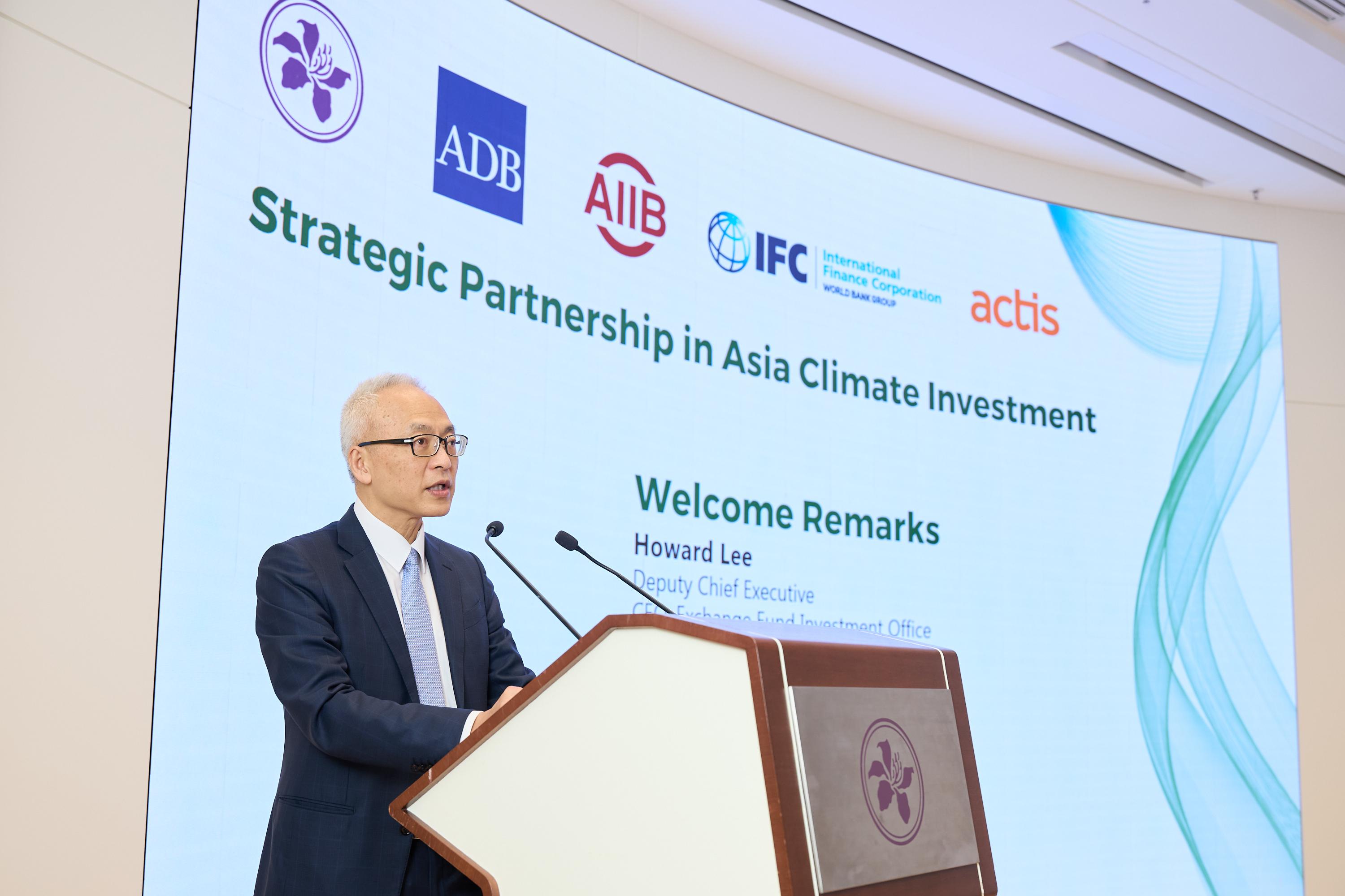 The Chief Executive Officer of the Exchange Fund Investment Office of the Hong Kong Monetary Authority, Mr Howard Lee, delivering his opening remarks at the Asia Climate Investment Seminar today (November 11).