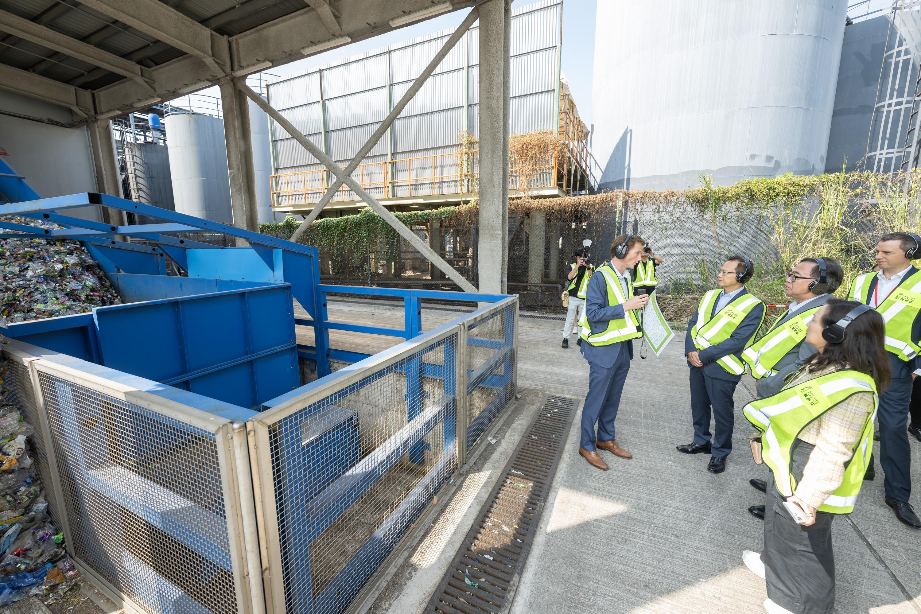 The Legislative Council (LegCo) Panel on Environmental Affairs visits the plants of Swire Coca-Cola HK and its recycling facilities, New Life Plastics, today (November 12). Photo shows LegCo Members observing the recycling and processing of plastic bottles at New Life Plastics.
