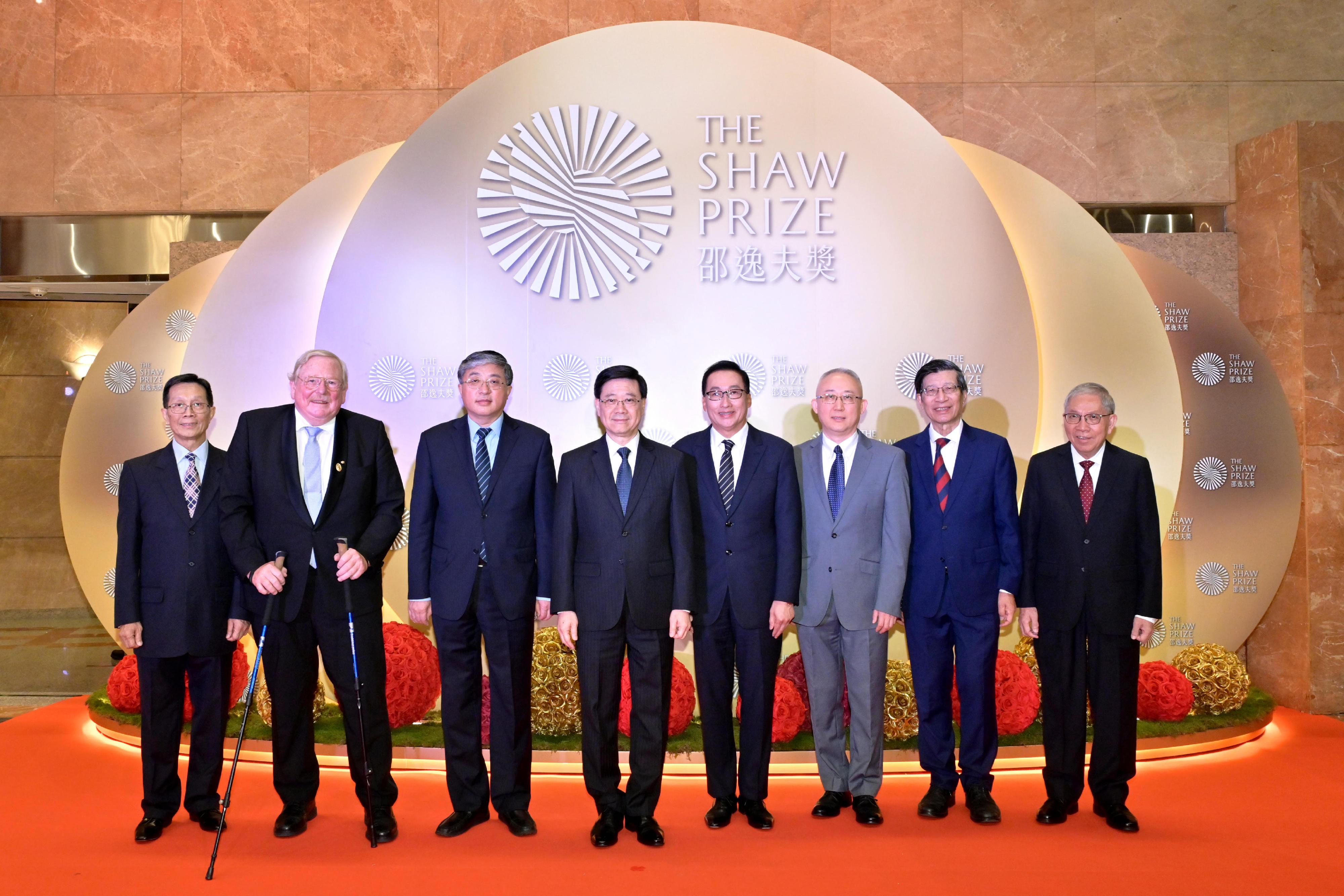 The Chief Executive, Mr John Lee, attended the Shaw Prize 2024 Award Presentation Ceremony this evening (November 12). Photo shows Mr Lee (fourth left); the Chair of the Shaw Prize Foundation, Dr Raymond Chan (fourth right); the Chair of the Shaw Prize Council, Professor Kenneth Young (second right); and the Chair of the Board of Adjudicators of the Shaw Prize Foundation, Professor Reinhard Genzel (second left), with other guests at the ceremony.