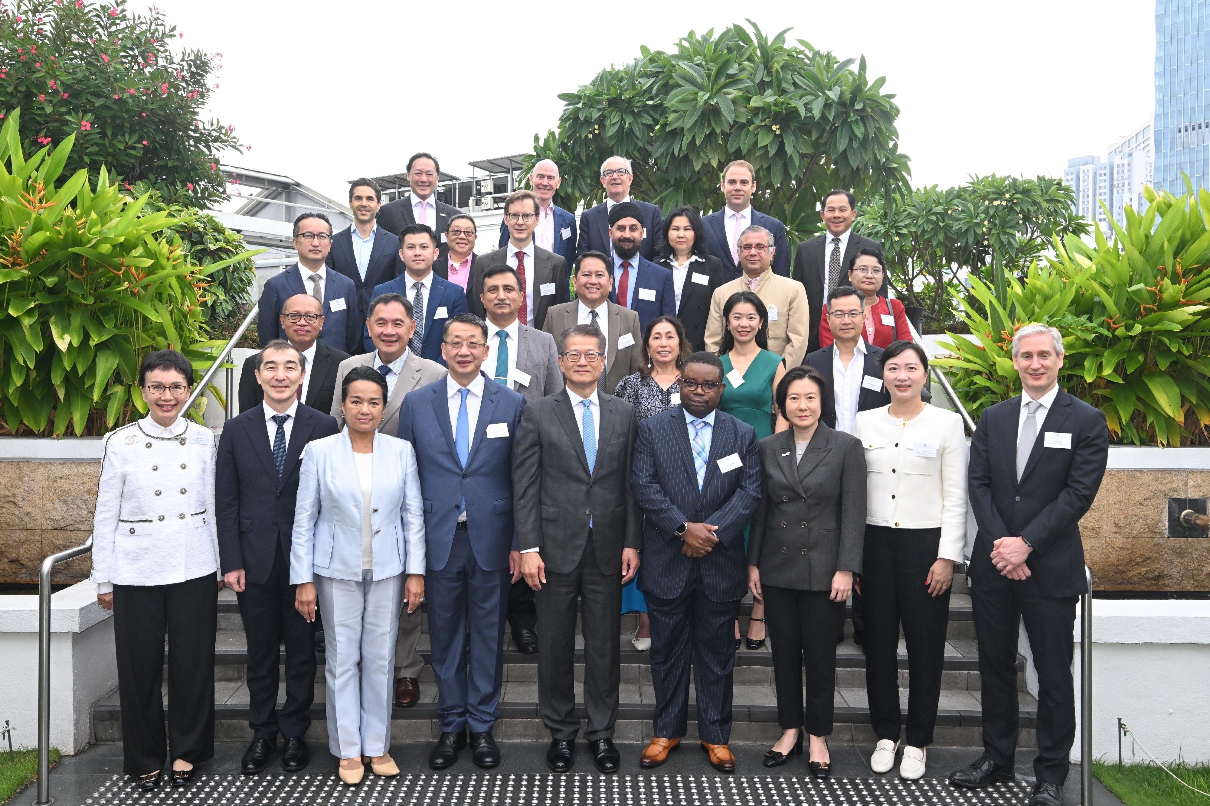 The Financial Secretary, Mr Paul Chan, attended the 2024 Asia Pacific Investors Cooperation (APIC) World Pension, Social Security and Sovereign Wealth Funds Summit today (November 13). Photo shows Mr Chan (front row, centre); the Founder and Chief Executive Officer of APIC, Ms Ana Sharp (front row, third left); the Chairman of the Hong Kong Trustees' Association, Ms Lau Ka-shi  (front row, first left); the Director-General of Investment Promotion at Invest Hong Kong, Ms Alpha Lau (front row, third right), and other guests.